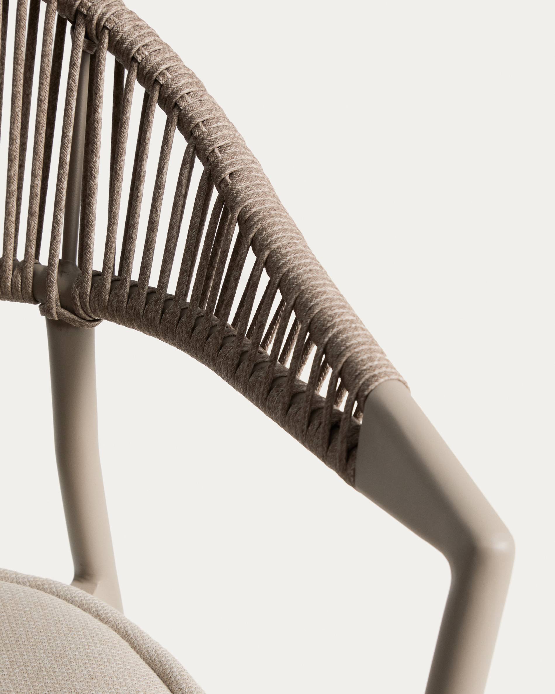 Krzesło ogrodowe ALIMIA taupe – Kave Home