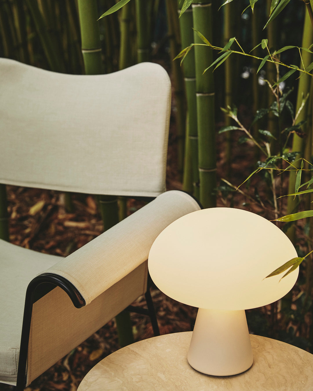 TROPIQUE garden chair beige with a black steel base