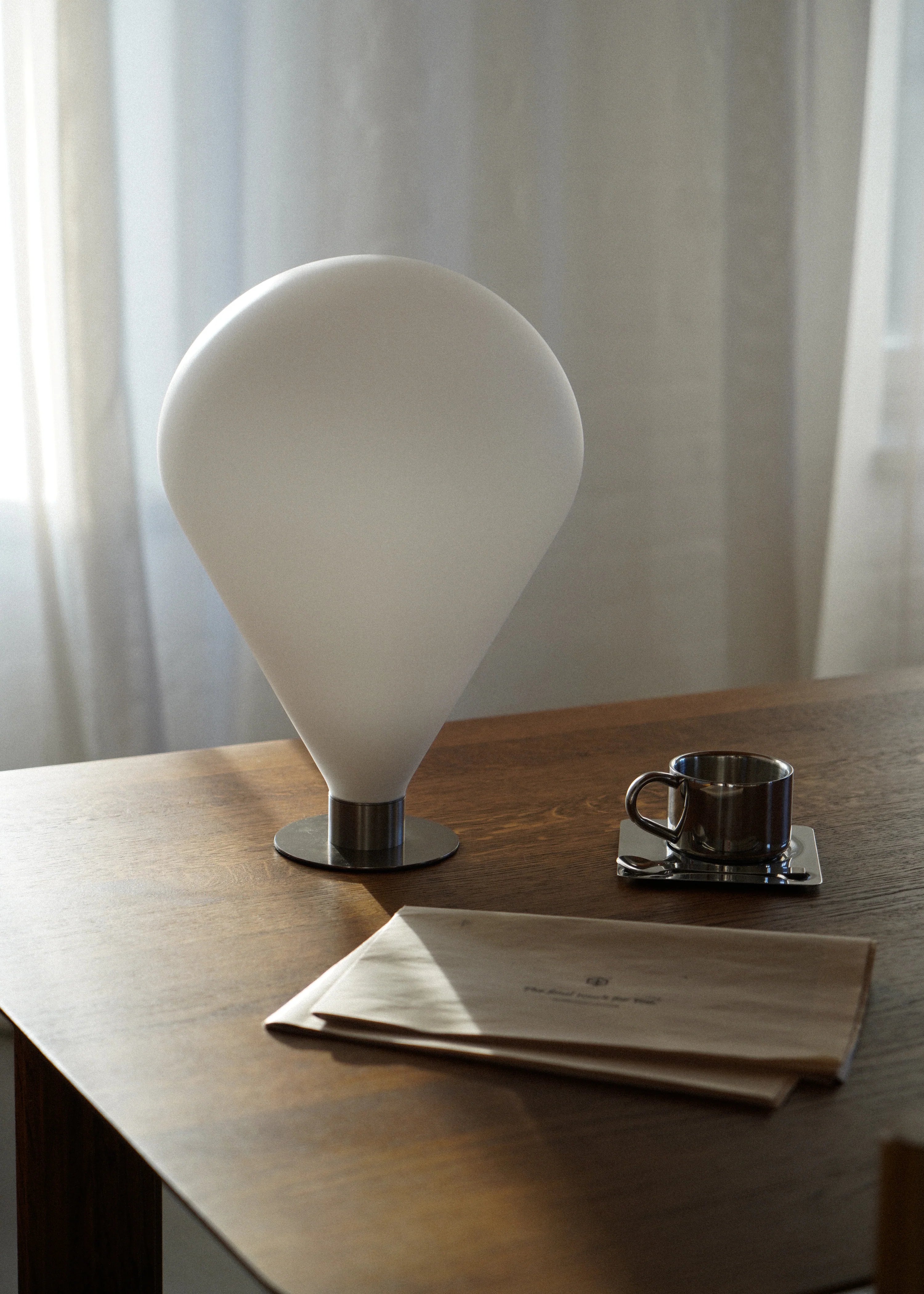 Tischlampe ELY mit weißem Schirm und silbernem Fuß