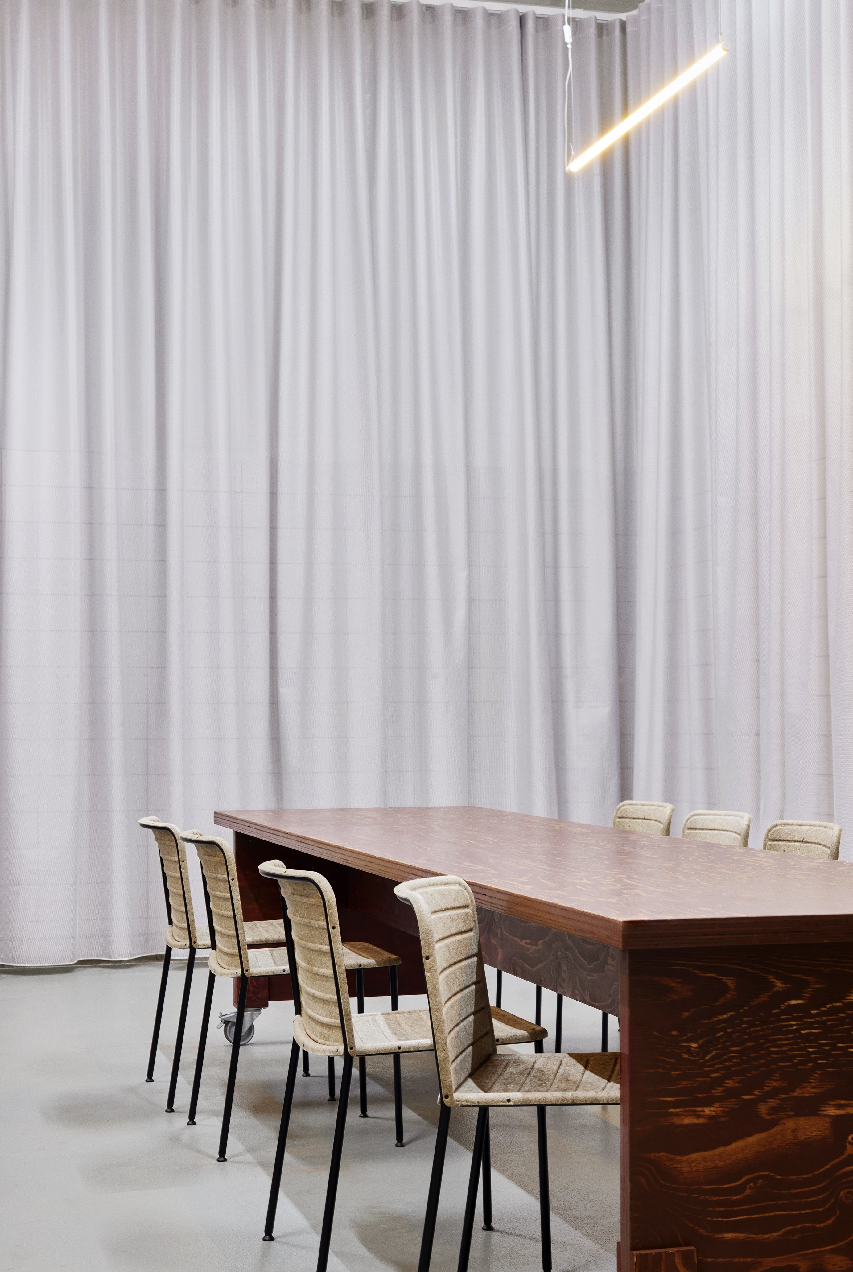 FLAX STACKER Chair brown