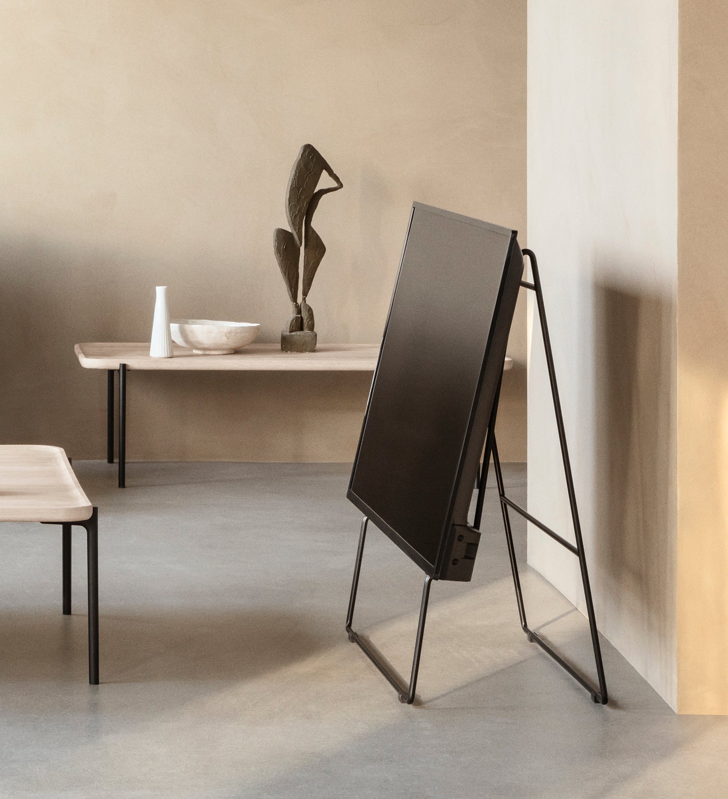 CARRY black TV stand