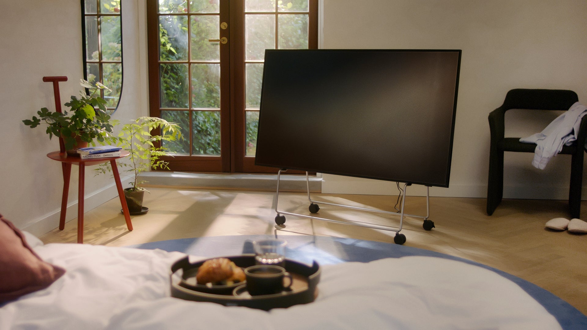 CARRY Silver TV Stand