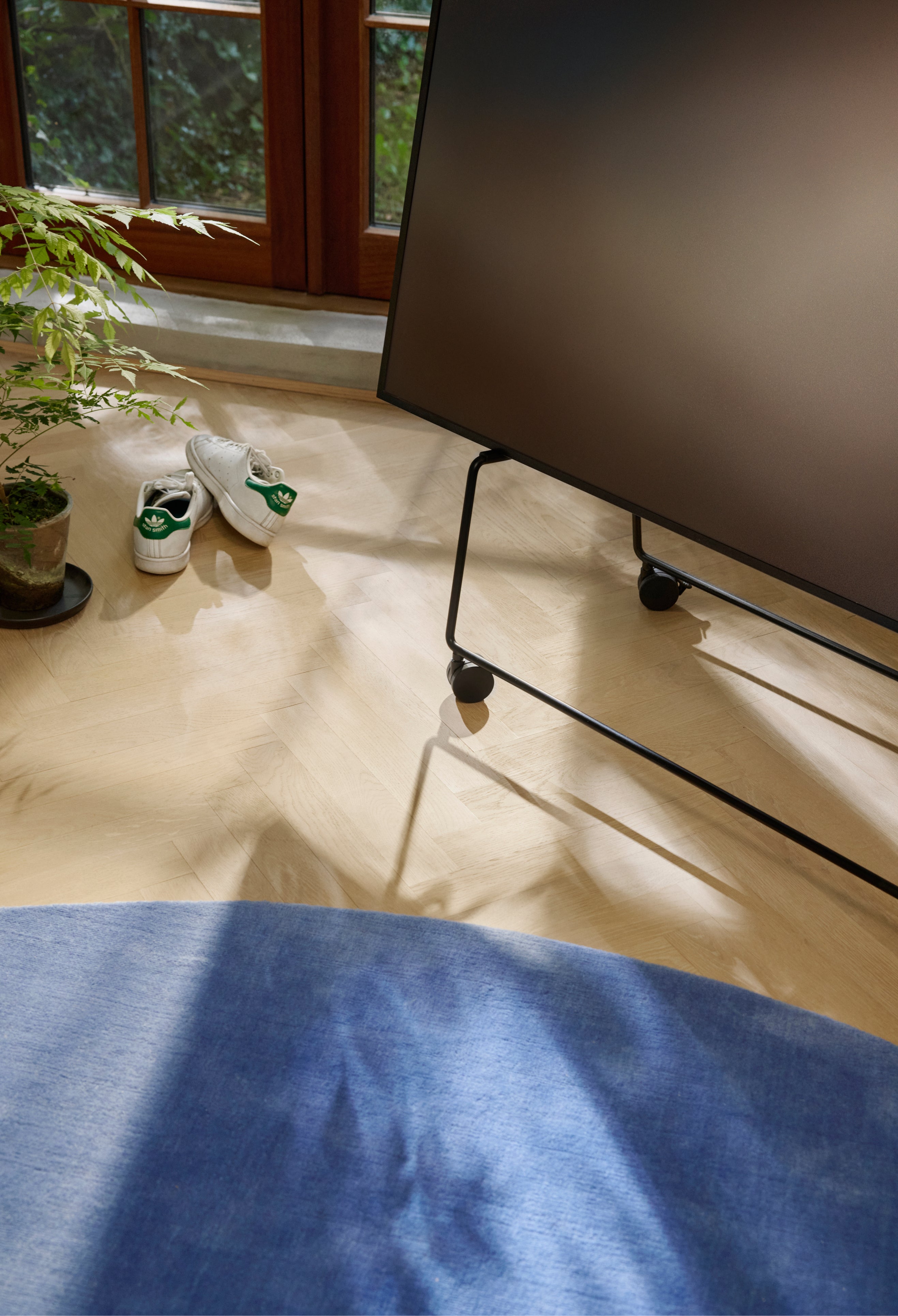 CARRY black TV stand