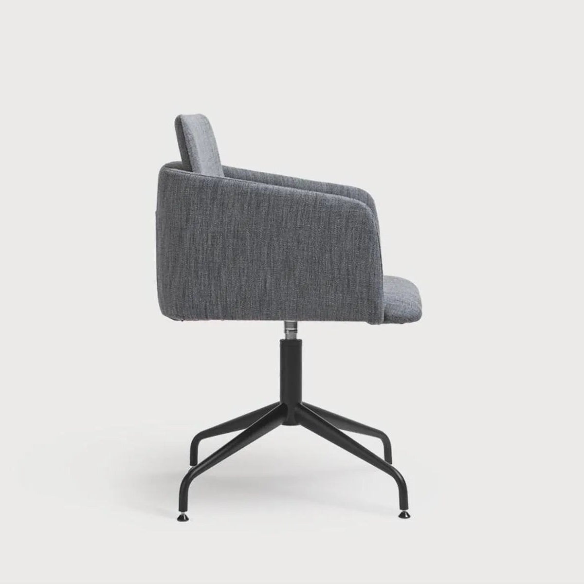 Note 4 b-4064 upholstered office chair