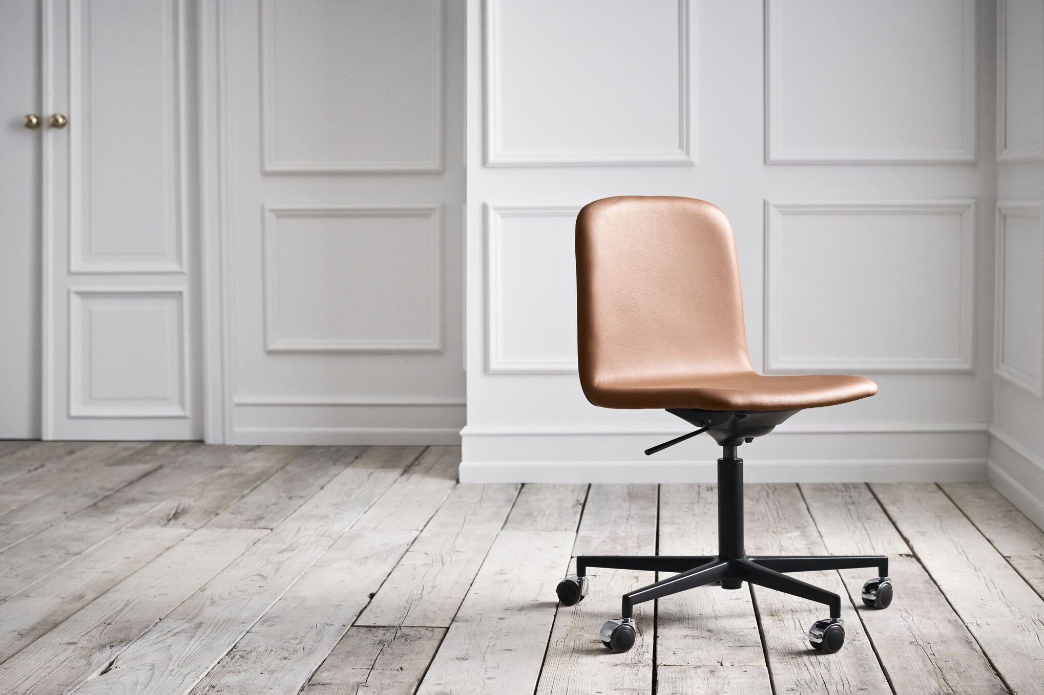 Palm Office Stuhl Nussfurnier mit einer Metallbasis