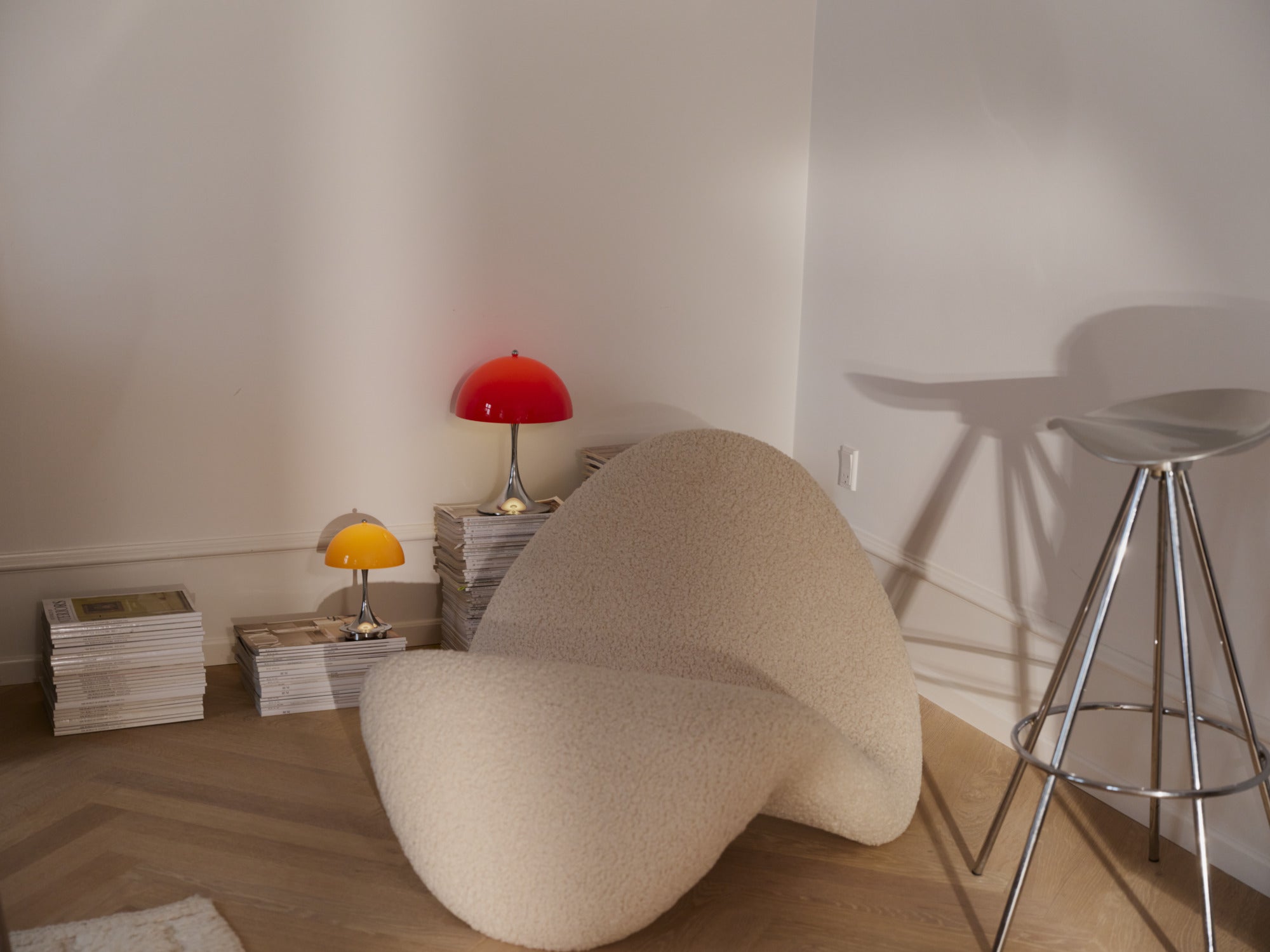 Tragbare Lampe PANTHELLA 250 rot mit verchromtem Fuß