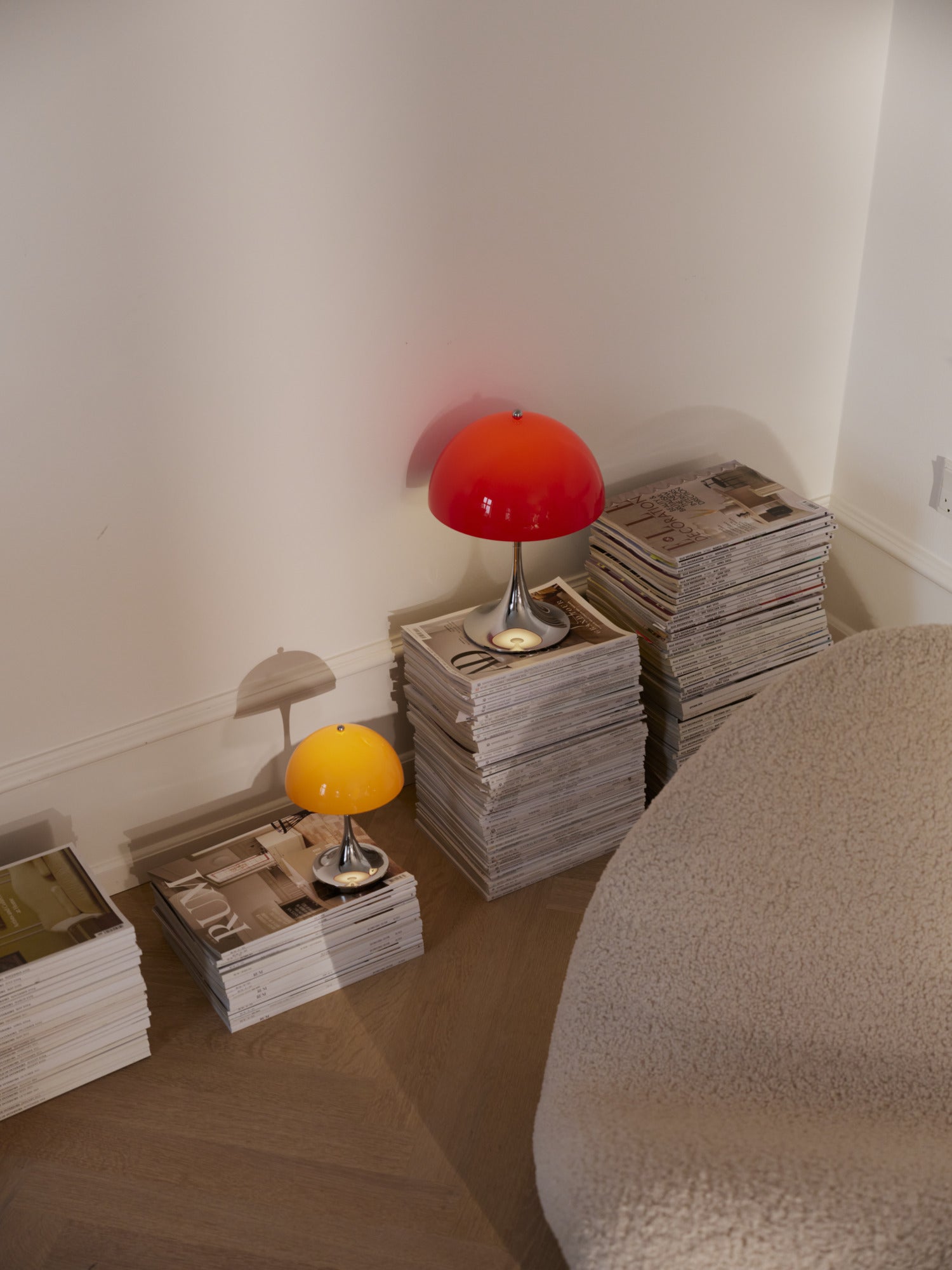 Tragbare Lampe PANTHELLA 250 rot mit verchromtem Fuß