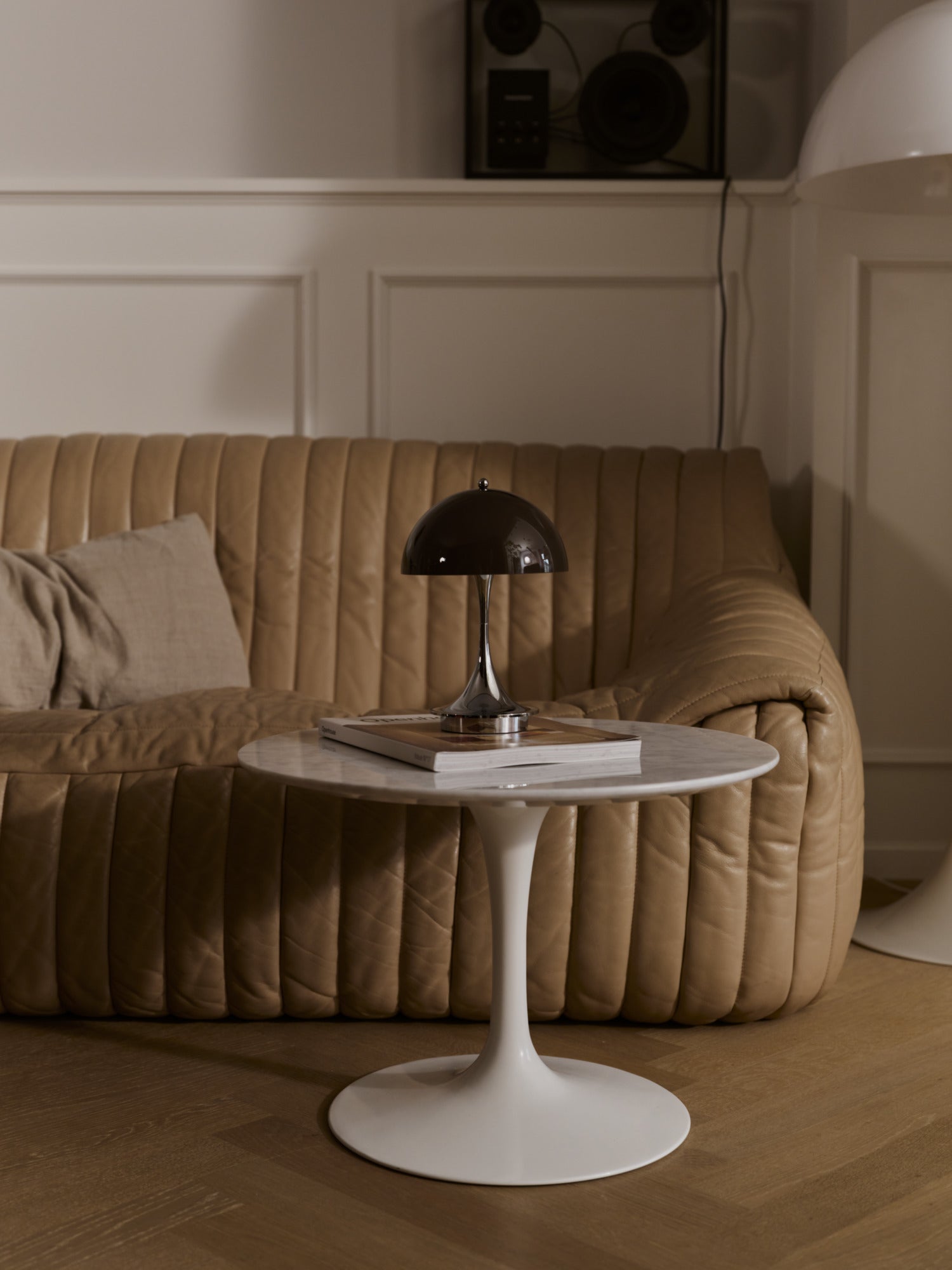 Tragbare Lampe PANTHELLA 160 braun mit verchromtem Fuß