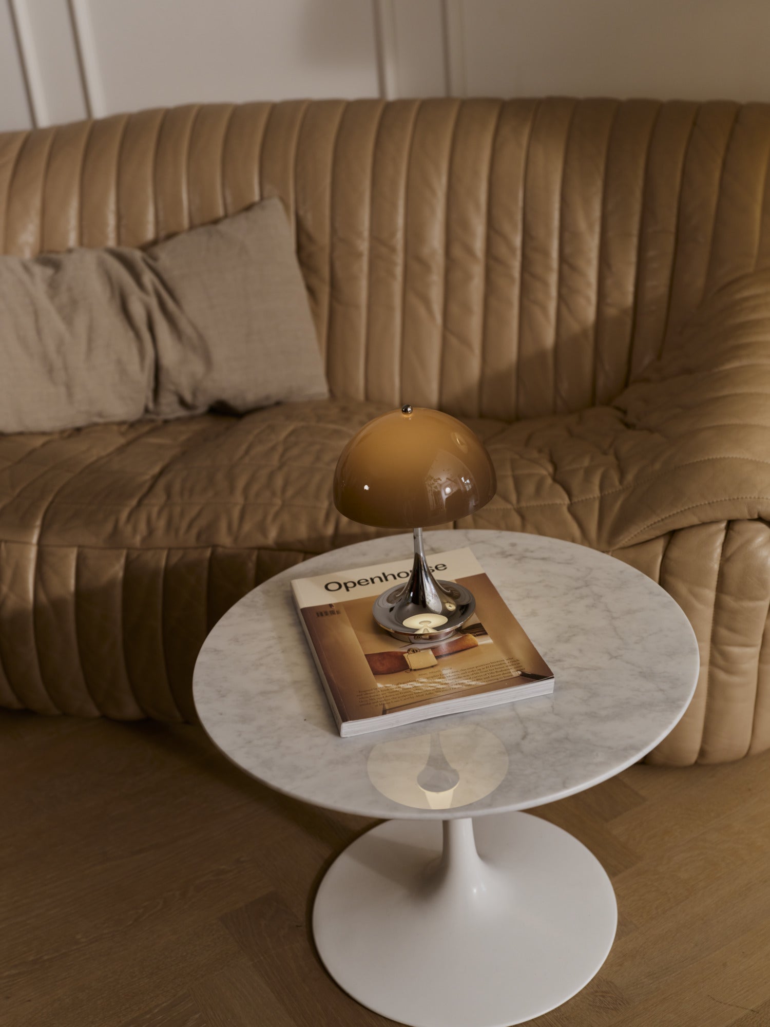 Tragbare Lampe PANTHELLA 160 braun mit verchromtem Fuß