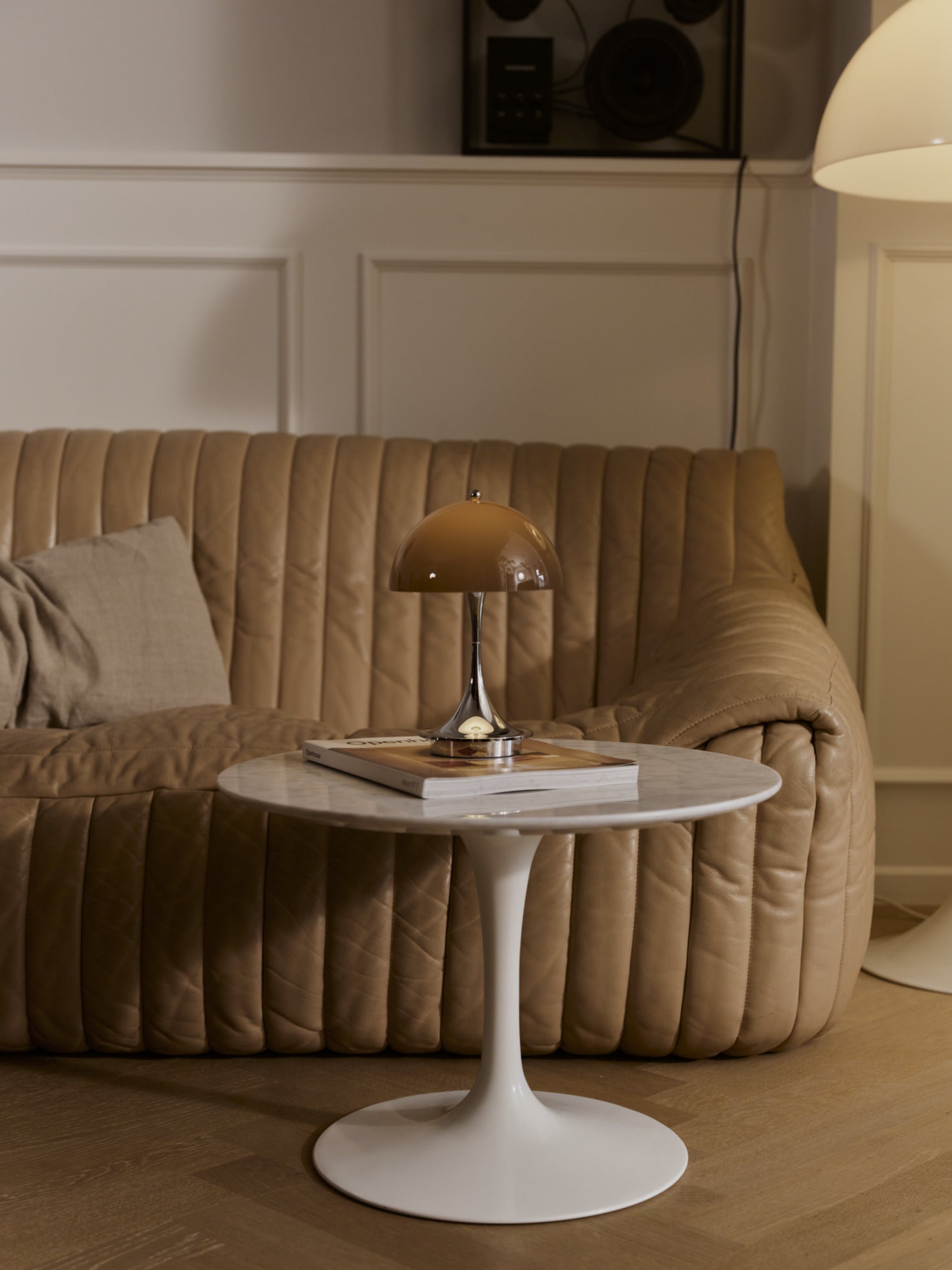 Tragbare Lampe PANTHELLA 160 braun mit verchromtem Fuß