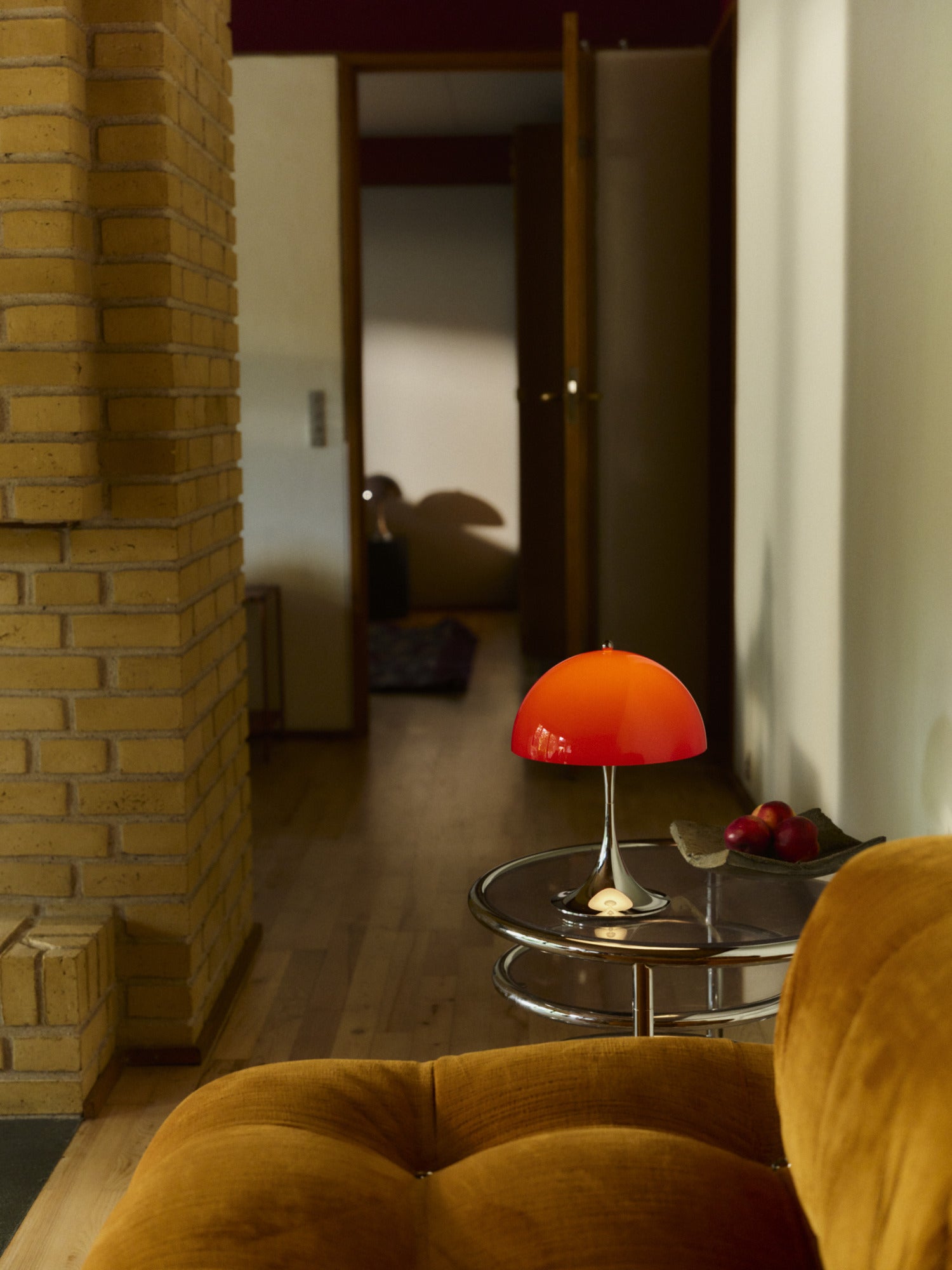 Tragbare Lampe PANTHELLA 250 rot mit verchromtem Fuß