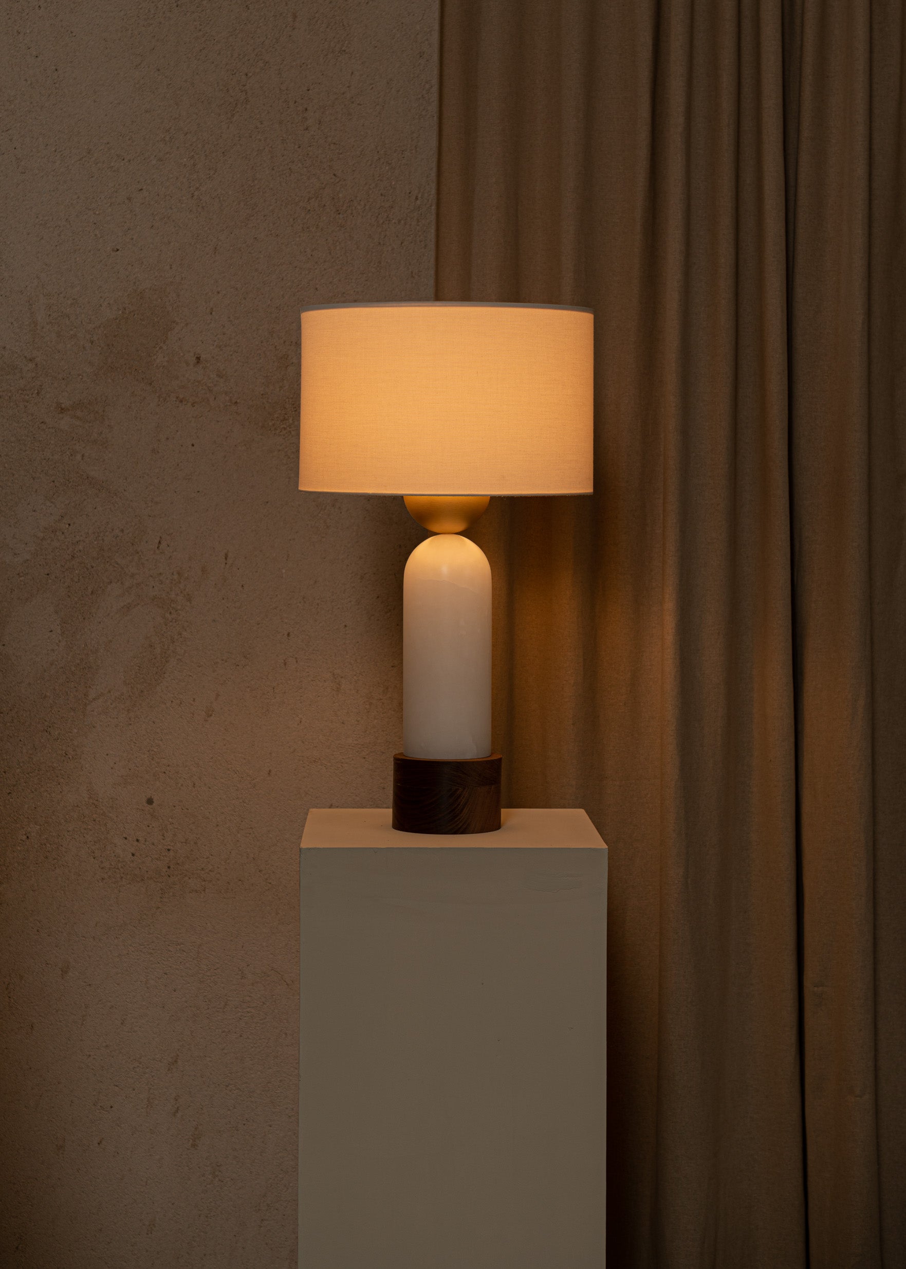 Tischlampe PEONA KELO weißer Alabaster