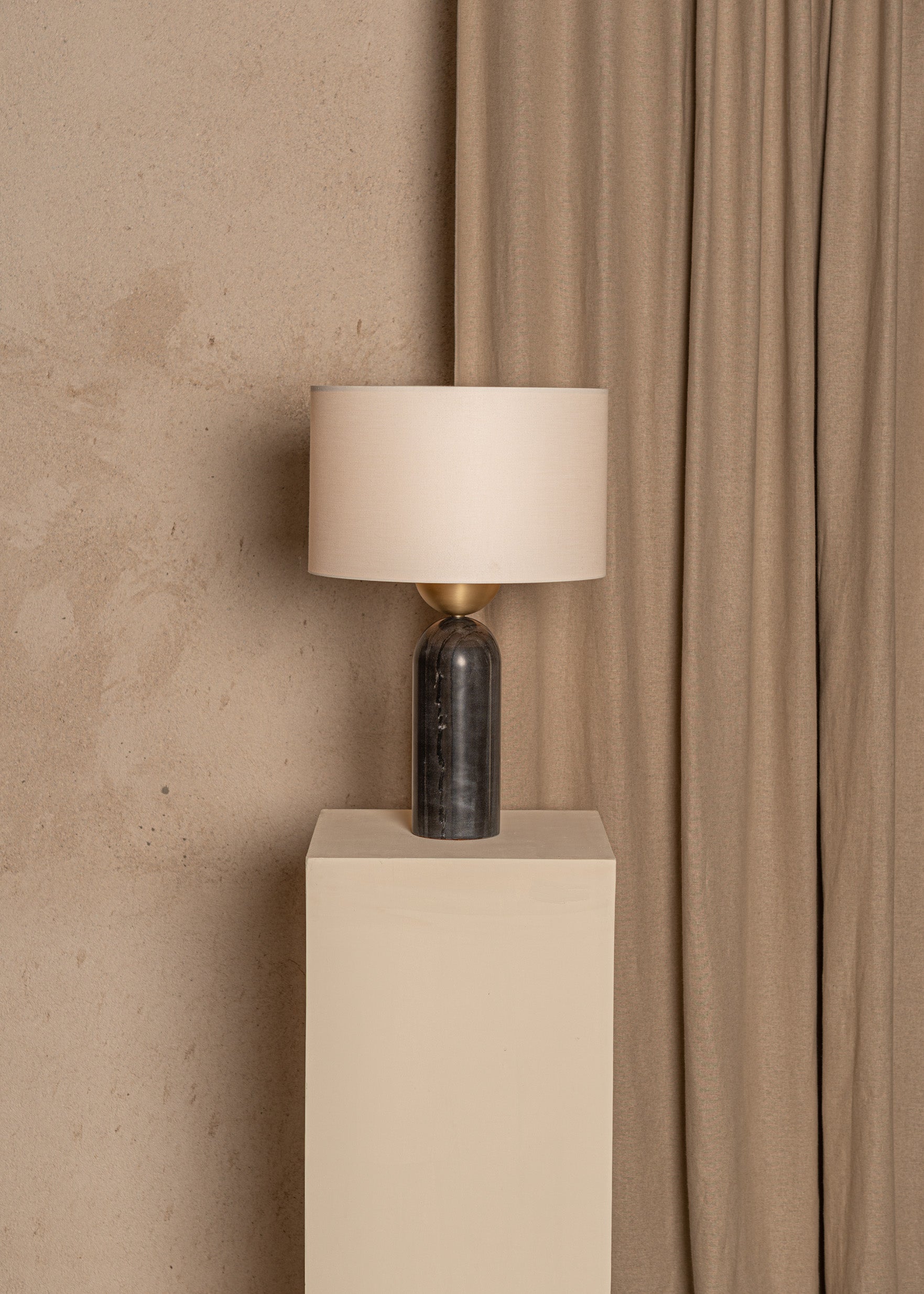 Tischlampe PEONA schwarzer Marmor