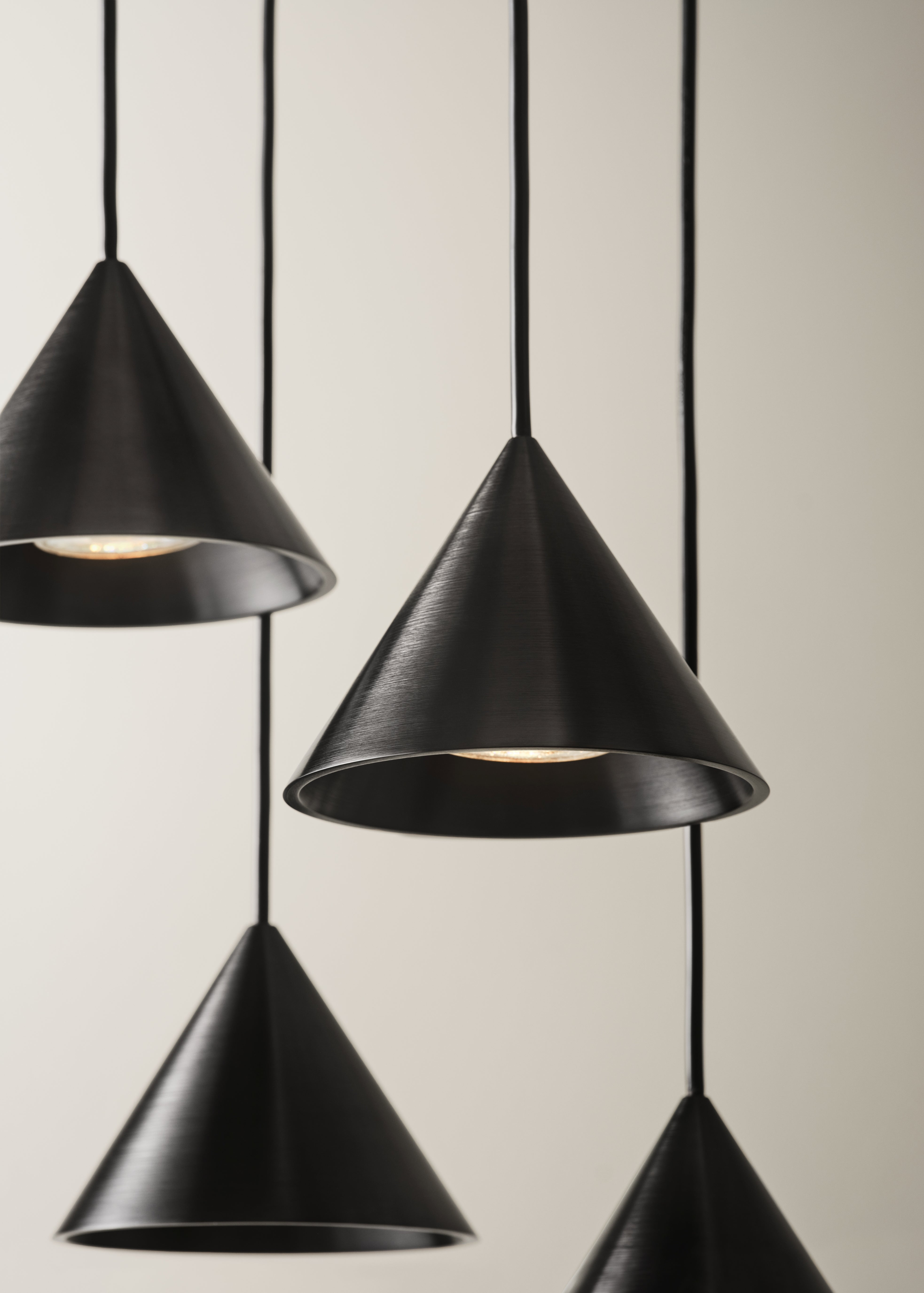 APOLLO ZERO Black Pendant Lamp