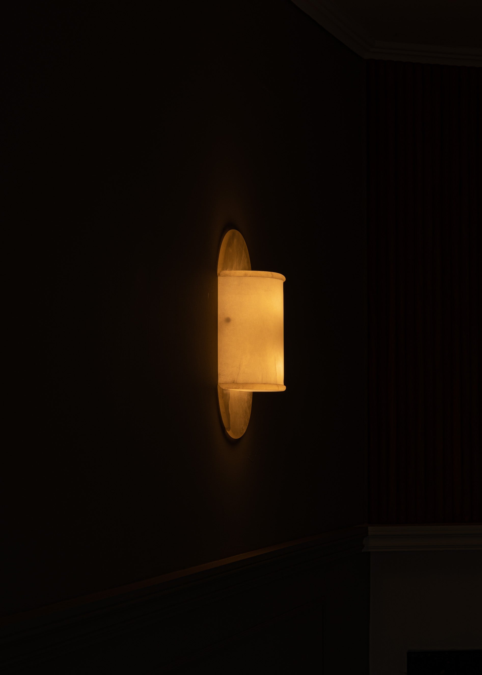 Wall lamp PILOLO white alabaster