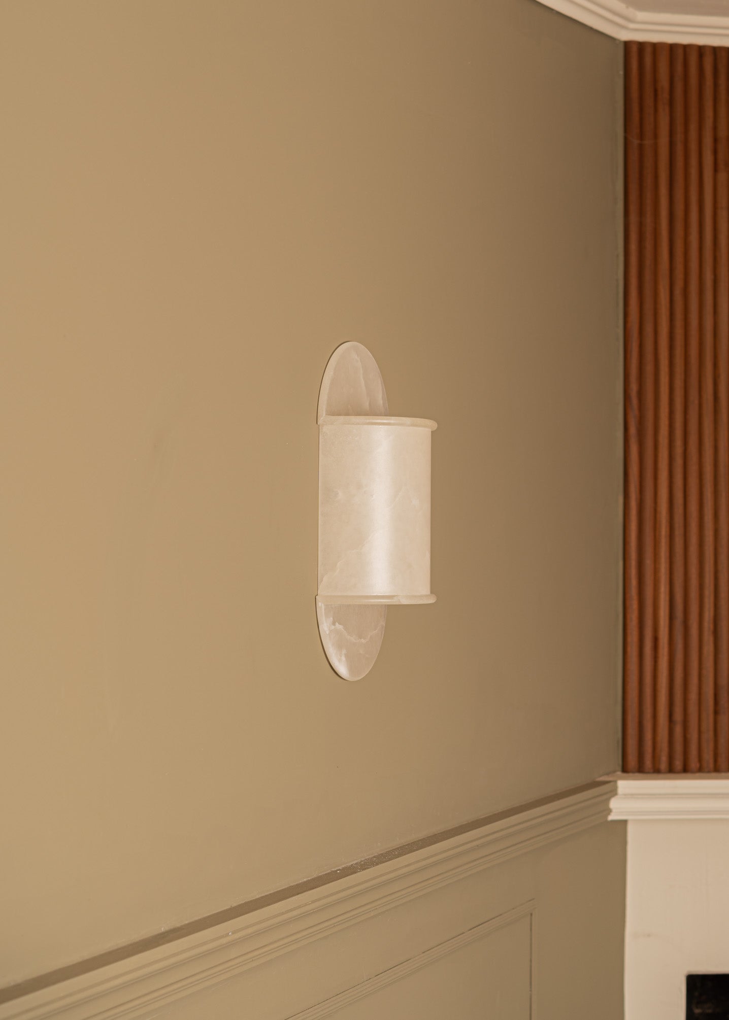 Wall lamp PILOLO white alabaster