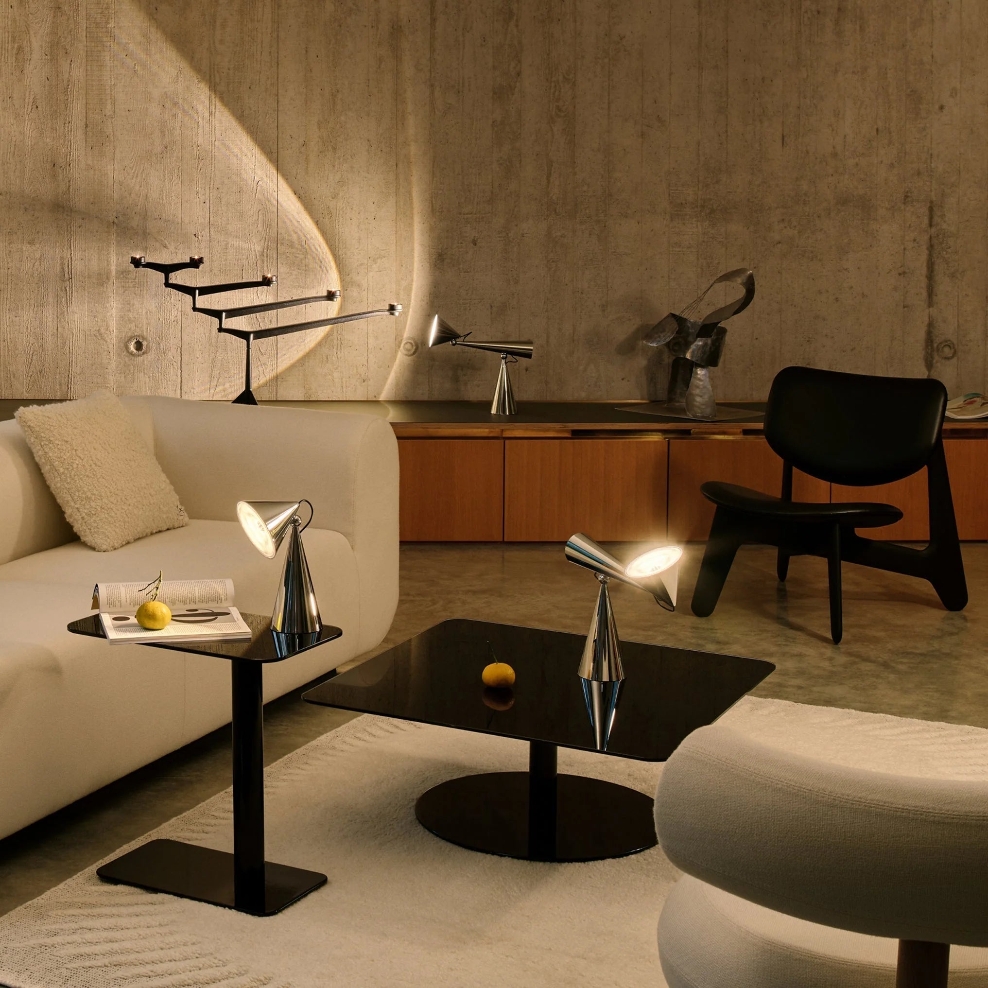 POSE silver table lamp