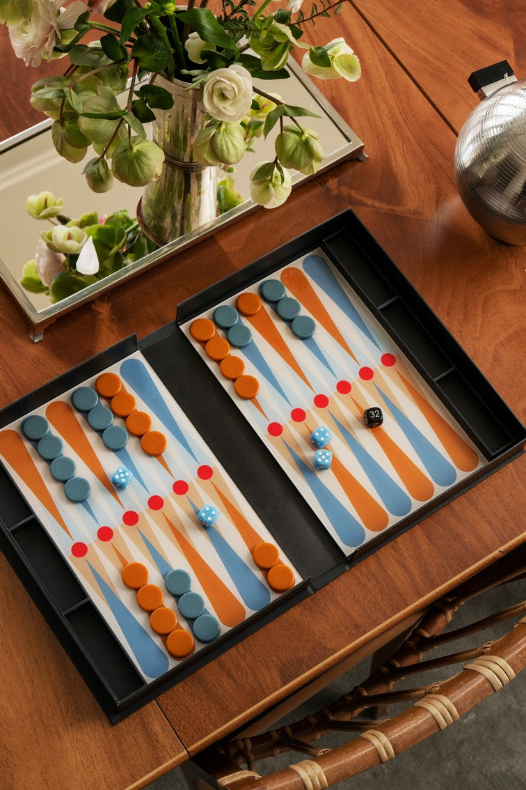 Zestaw do gry w backgammon ART OF BACKGAMMON szary z niebieskim i pomarańczowym – Printworks