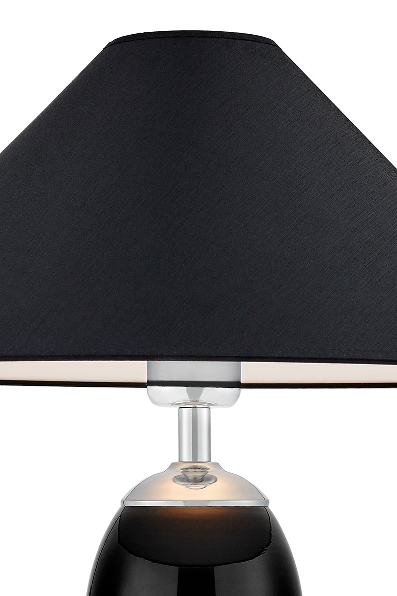 Tischlampe REA schwarz mit schwarzem Sockel und silbernem Finish