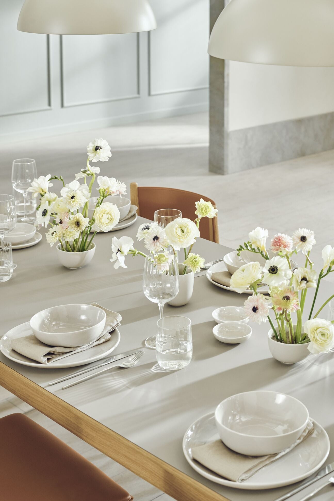 Roniea fold -out table, bleached oak veneer with a whitewashed base