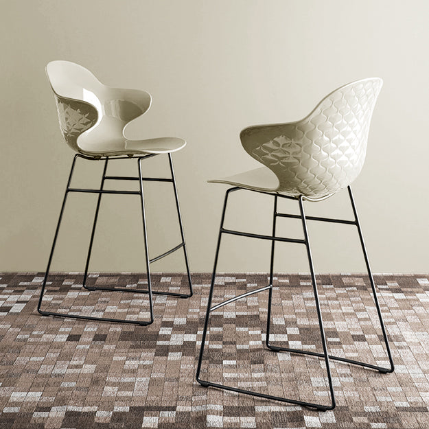 Barhocker SAINT TROPEZ mit rosa Sitzfläche und Metallgestell