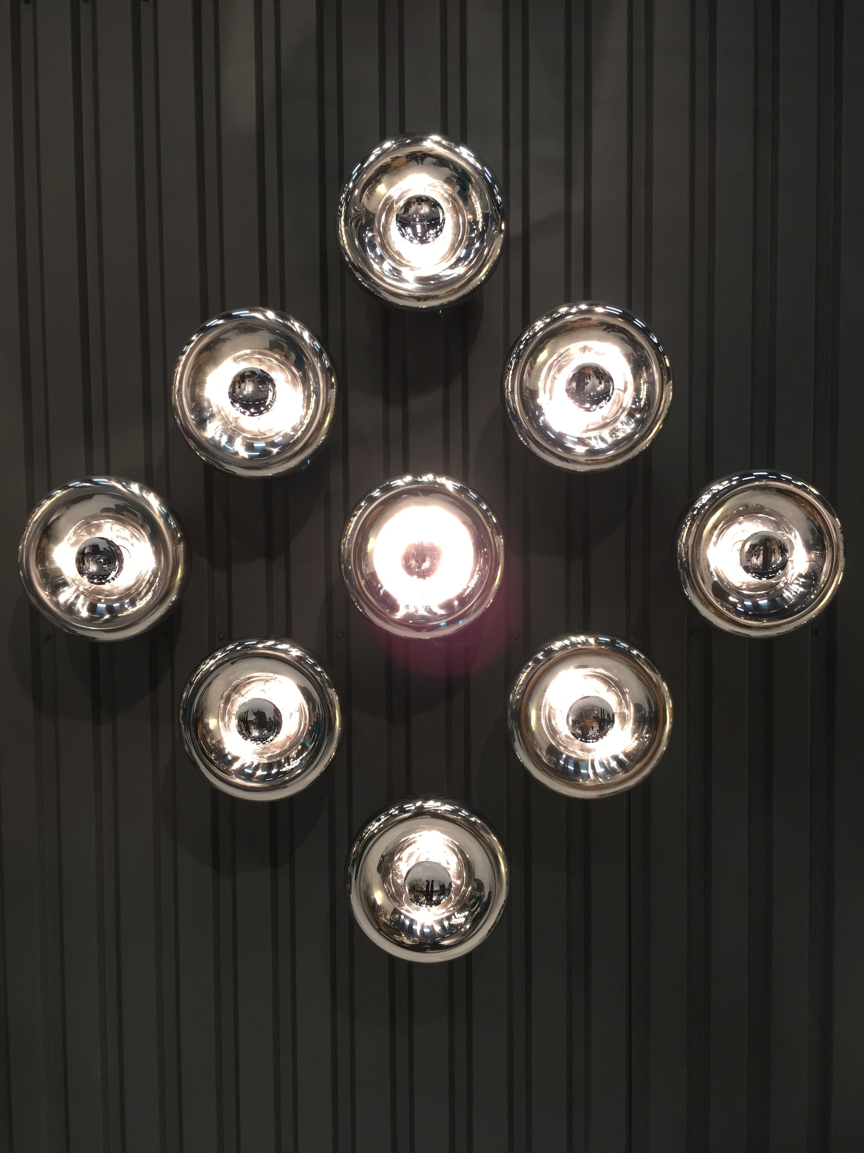 Wandlampe VOID aus Messing