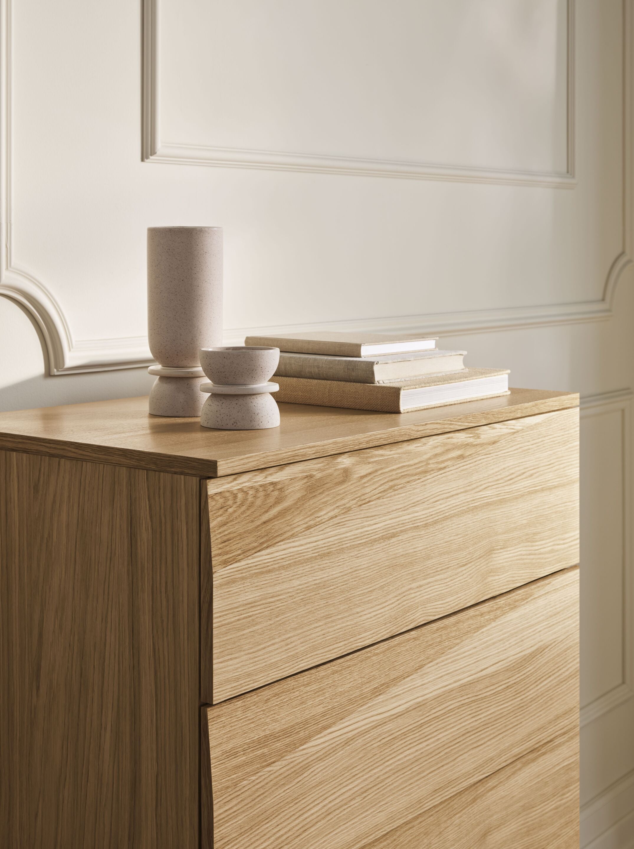 Chest of drawers Silent oak wood
