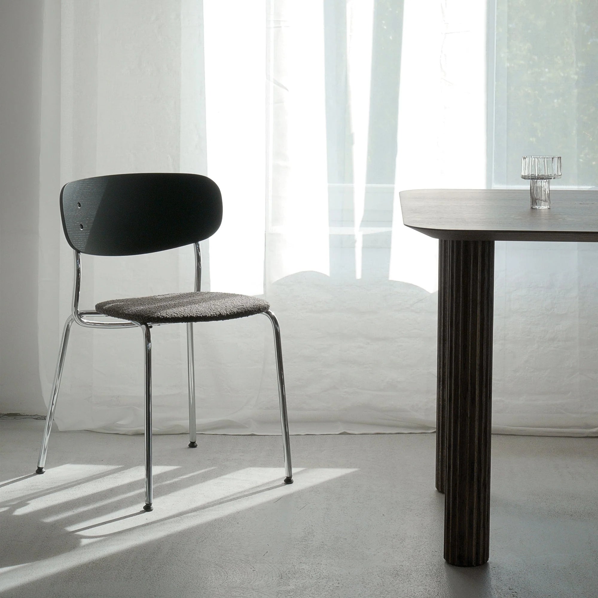 SPLOT Chair black oak wood with black base