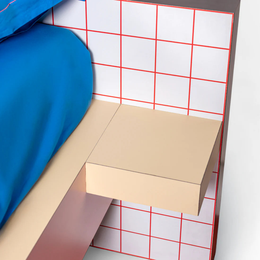 Bett SUPERBED RED GRID rosa mit türkisfarbenem