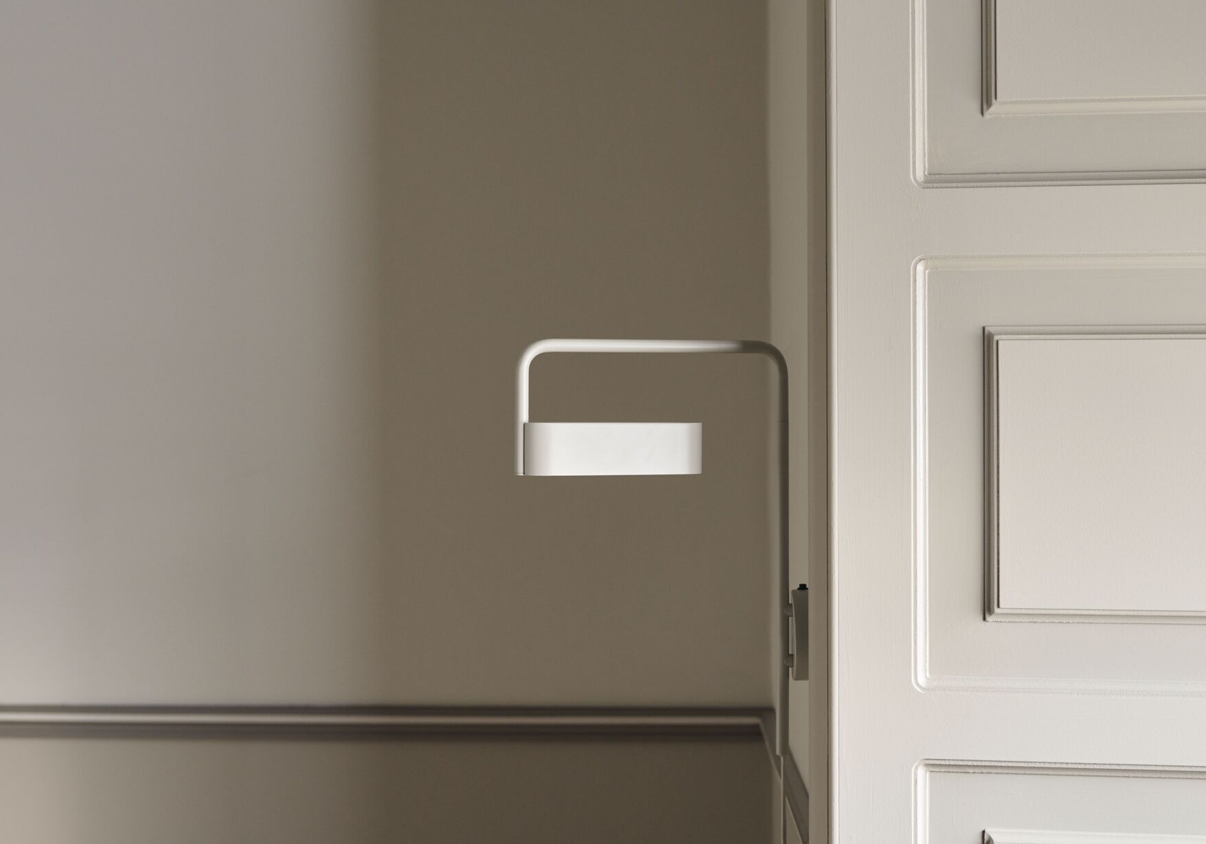 Cream reading floor lamp SCRIBE