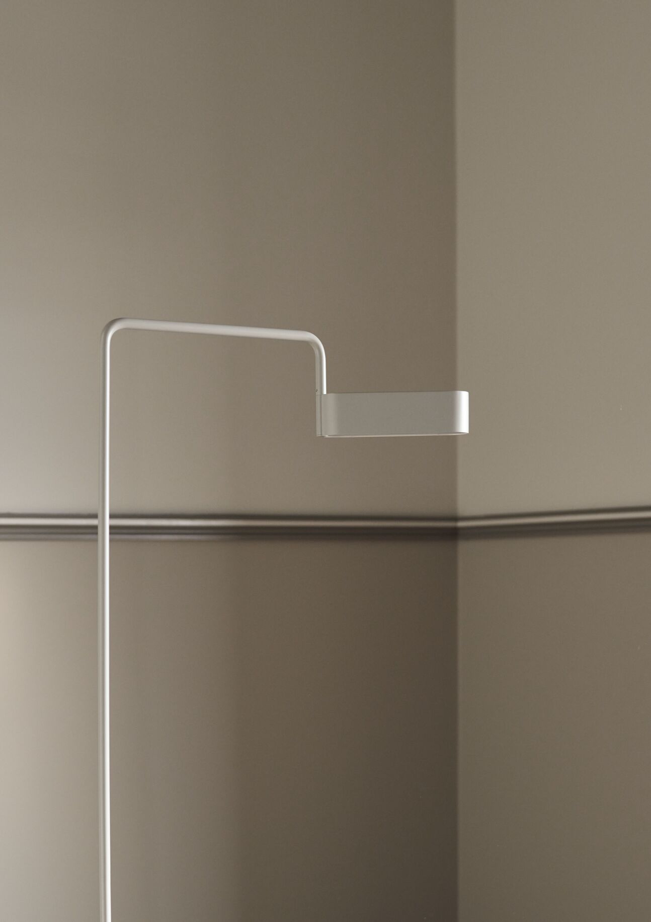 Cream reading floor lamp SCRIBE