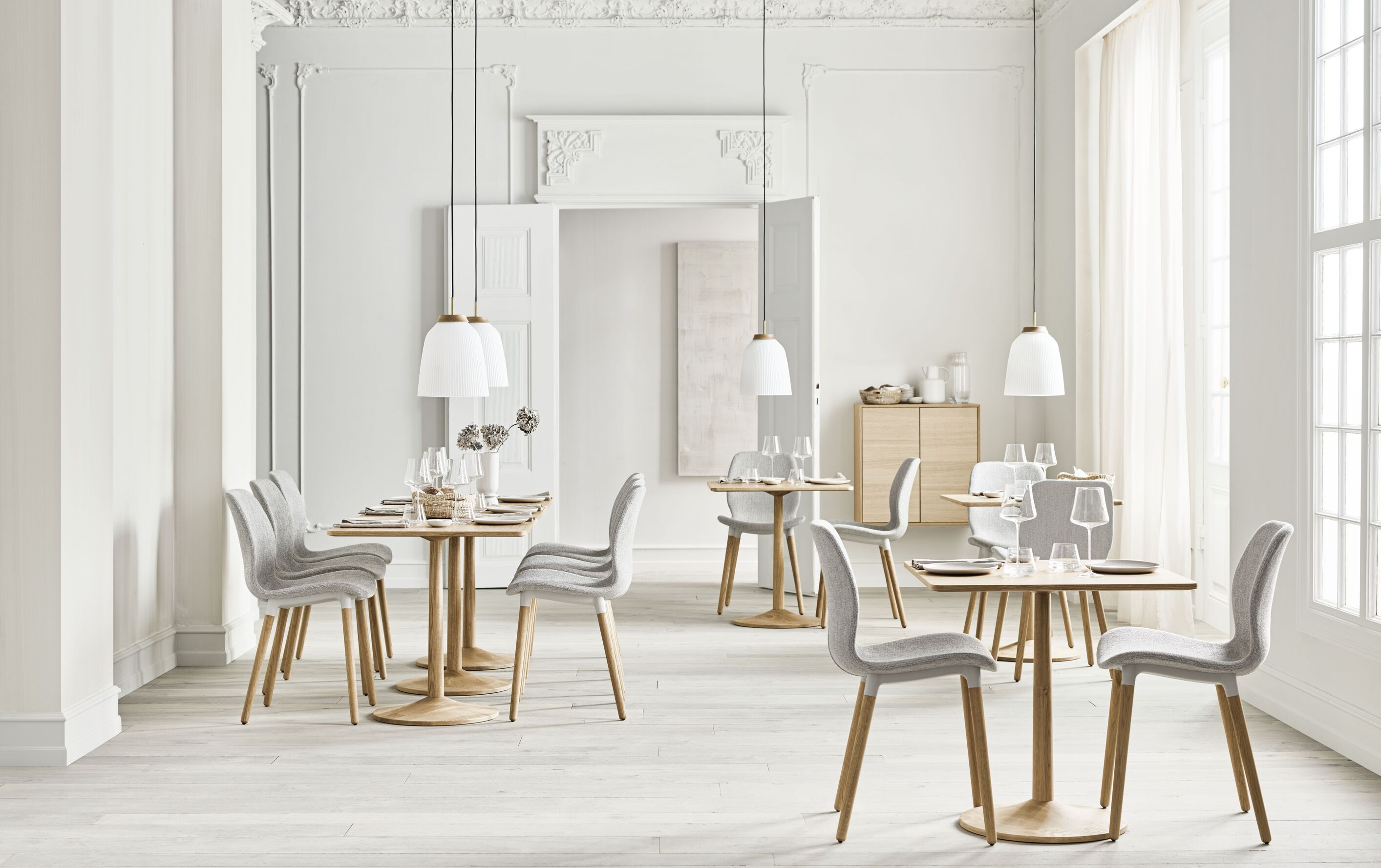 Turned table oak veneer