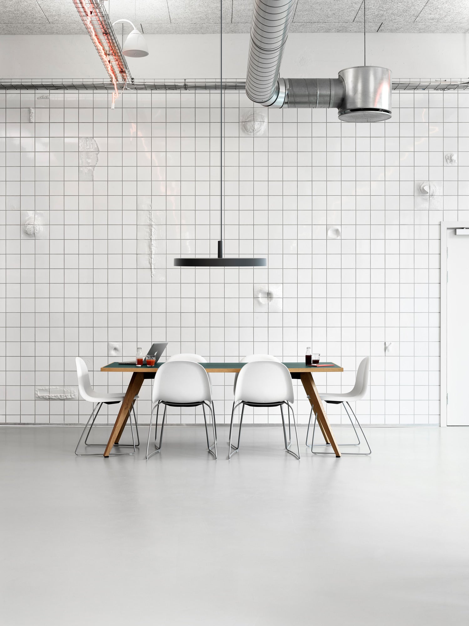 LP SLIM ROUND black pendant lamp