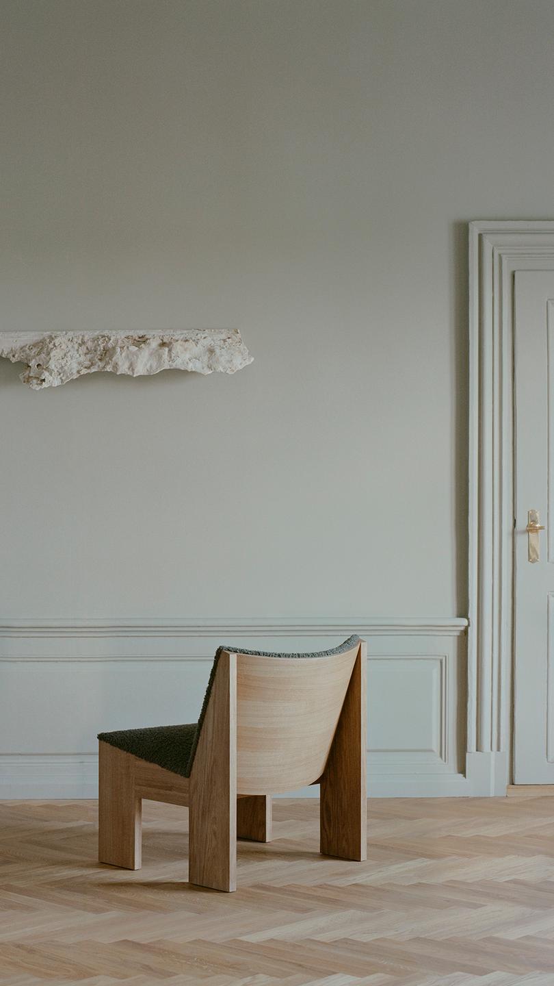 Tenon gepolsterte Sessel mit einer Eichenbasis