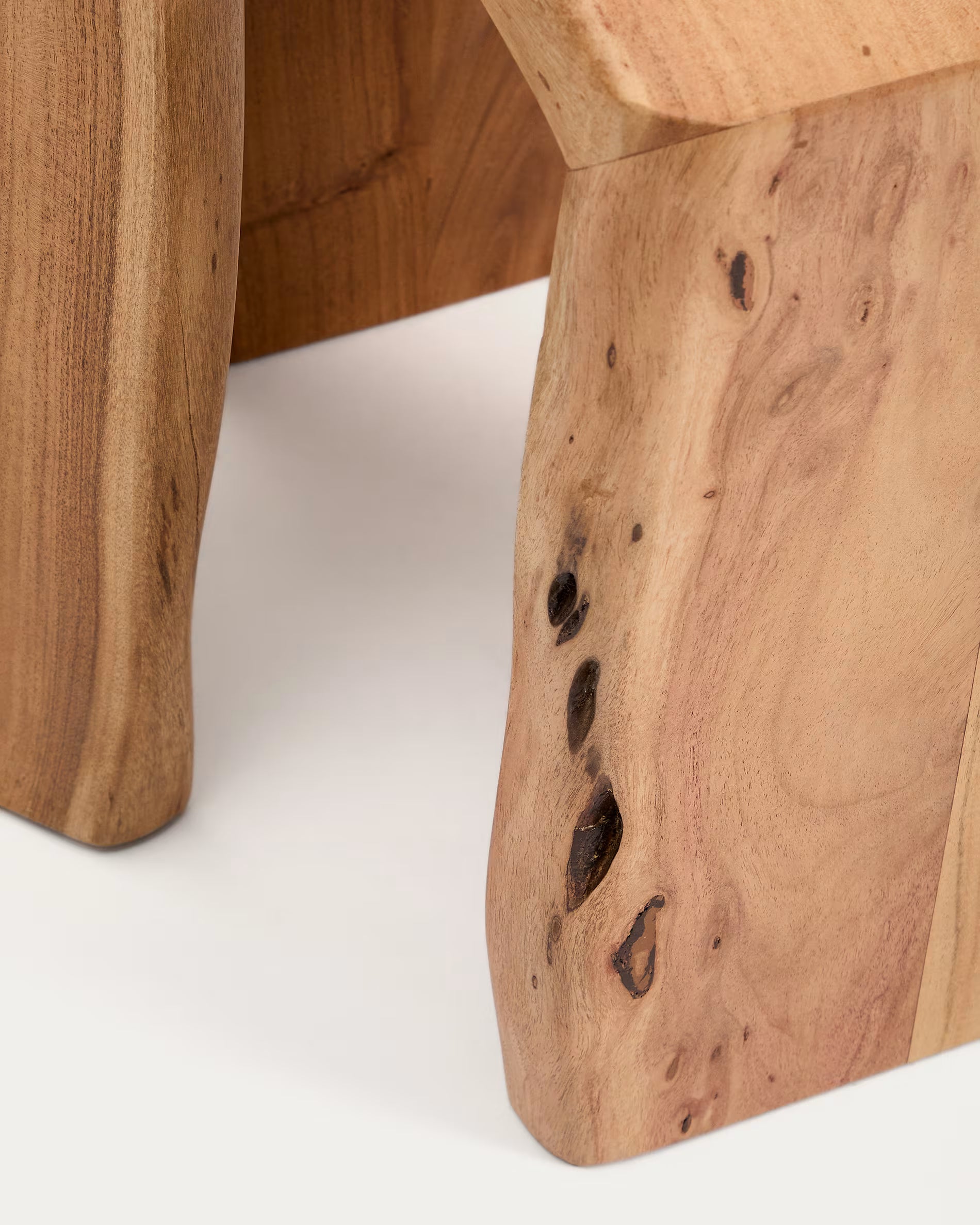 Set von Tischen LOMIRI aus massivem Akazienholz