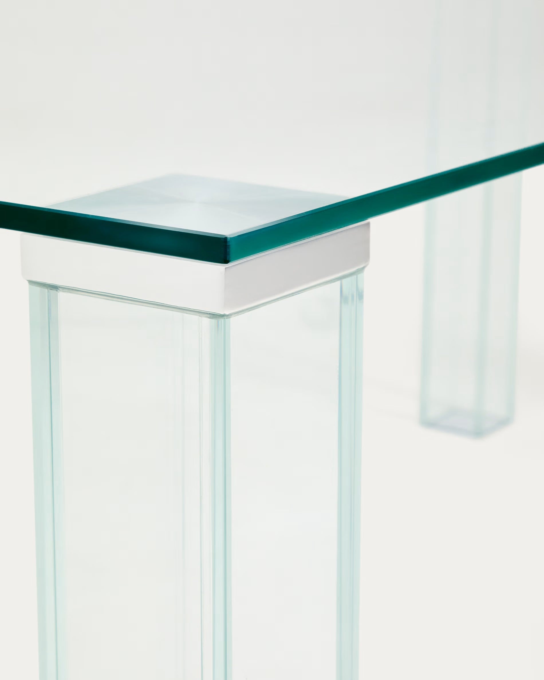 Tisch ADULARIA transparentes gehärtetes Glas