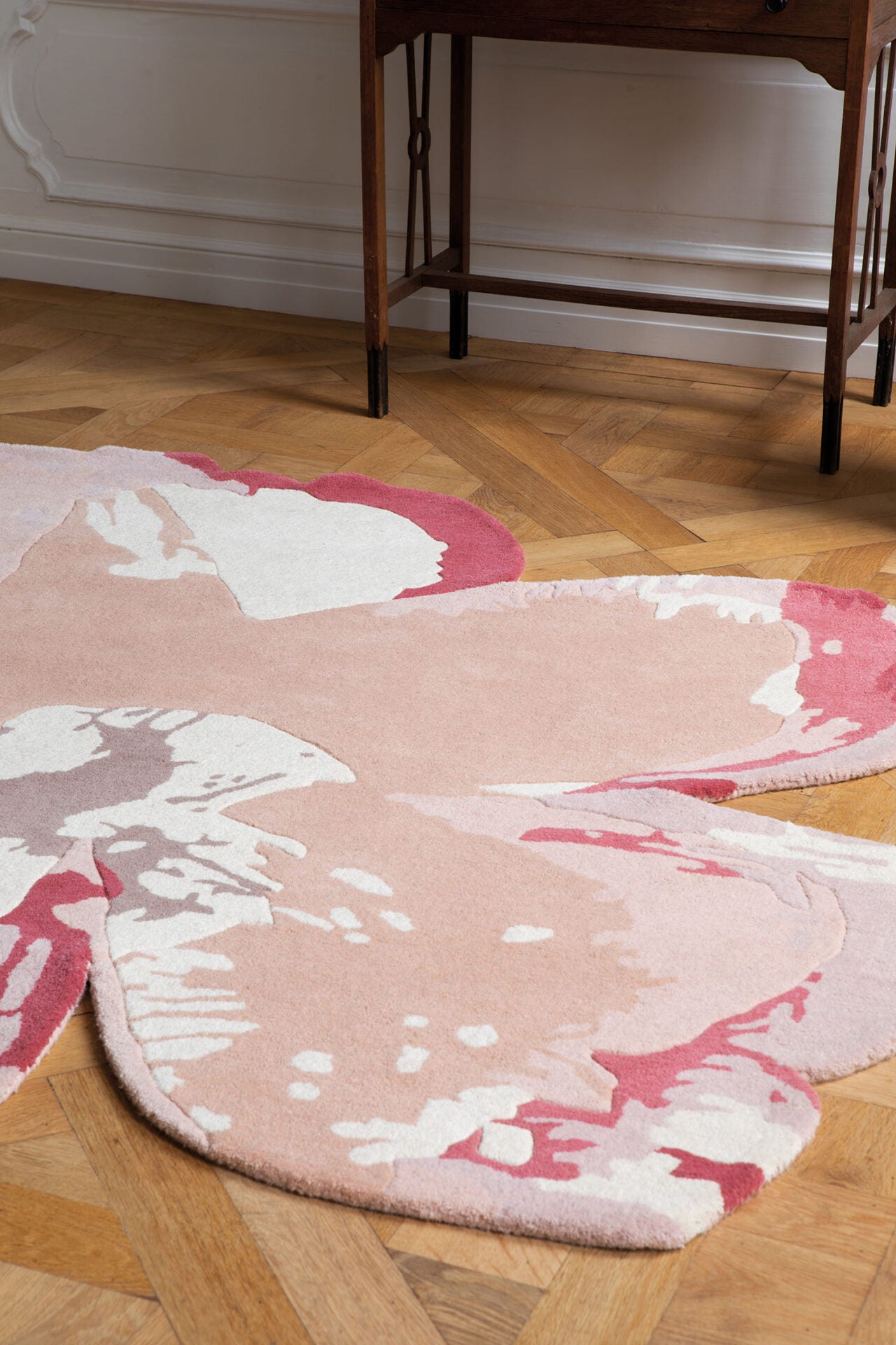 Decorative rug SHAPED MAGNOLIA light pink