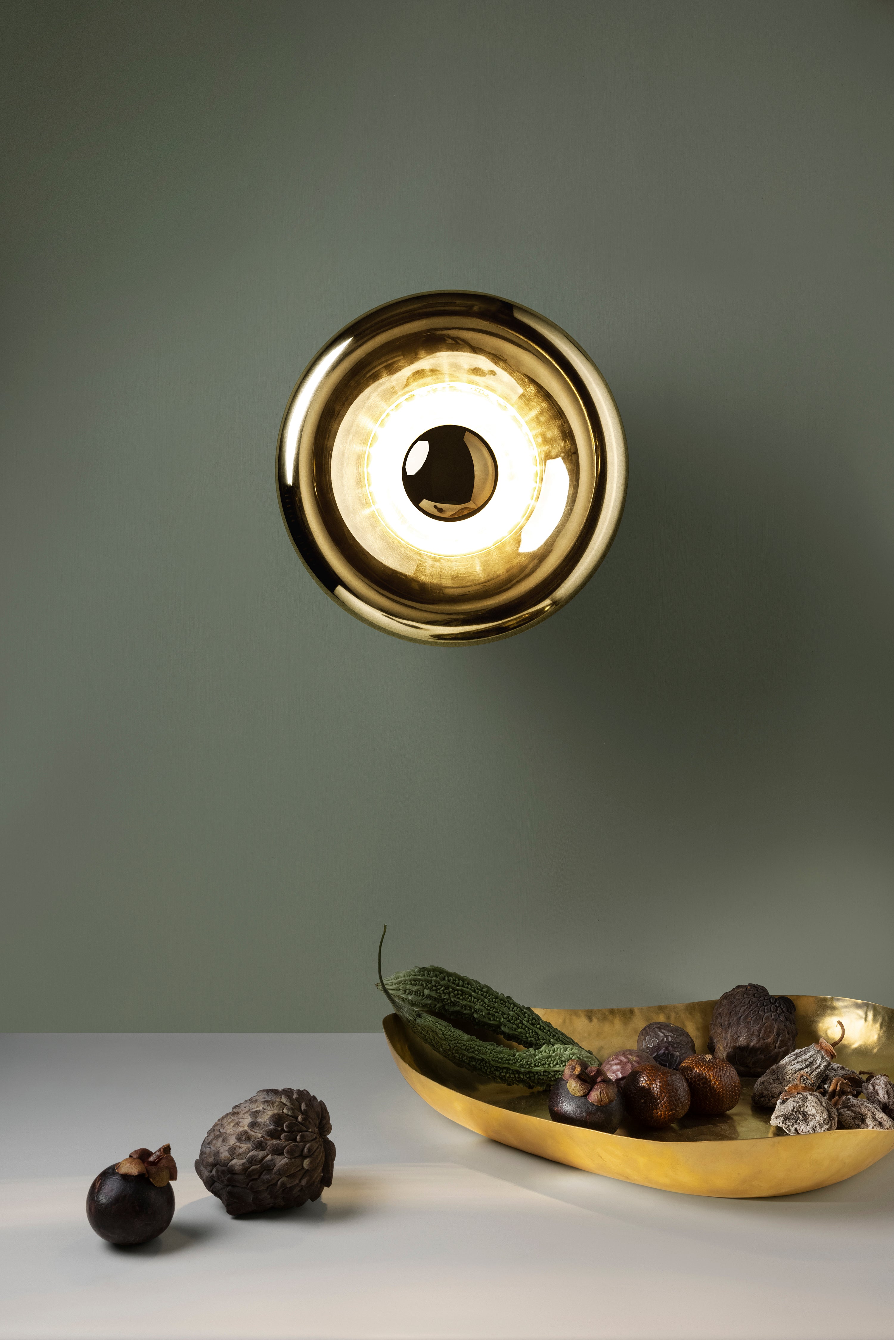 Wandlampe VOID aus Messing