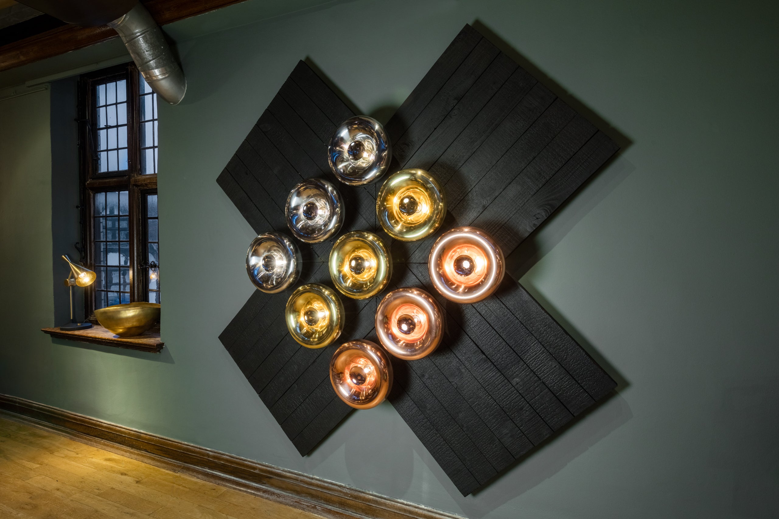 Wandlampe VOID aus Messing