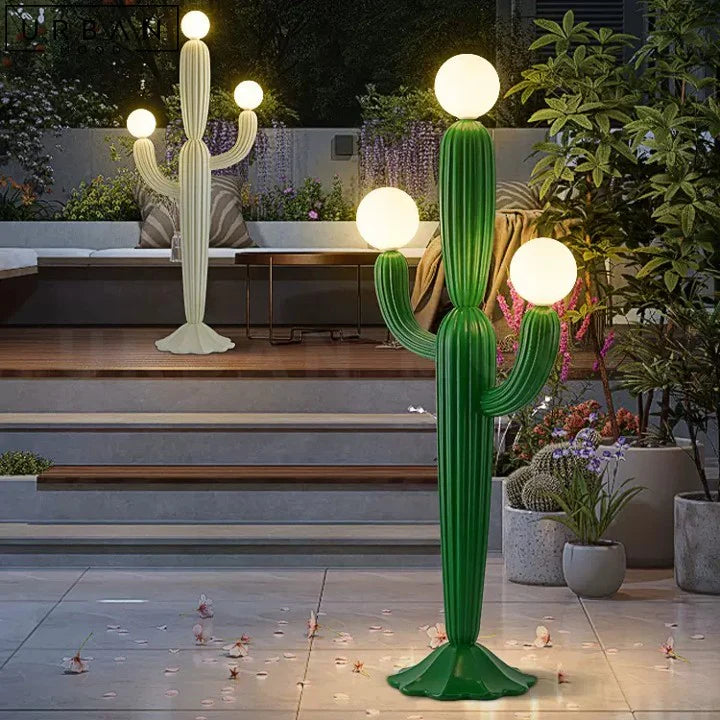 SAGUARO White Outdoor Floor Lamp