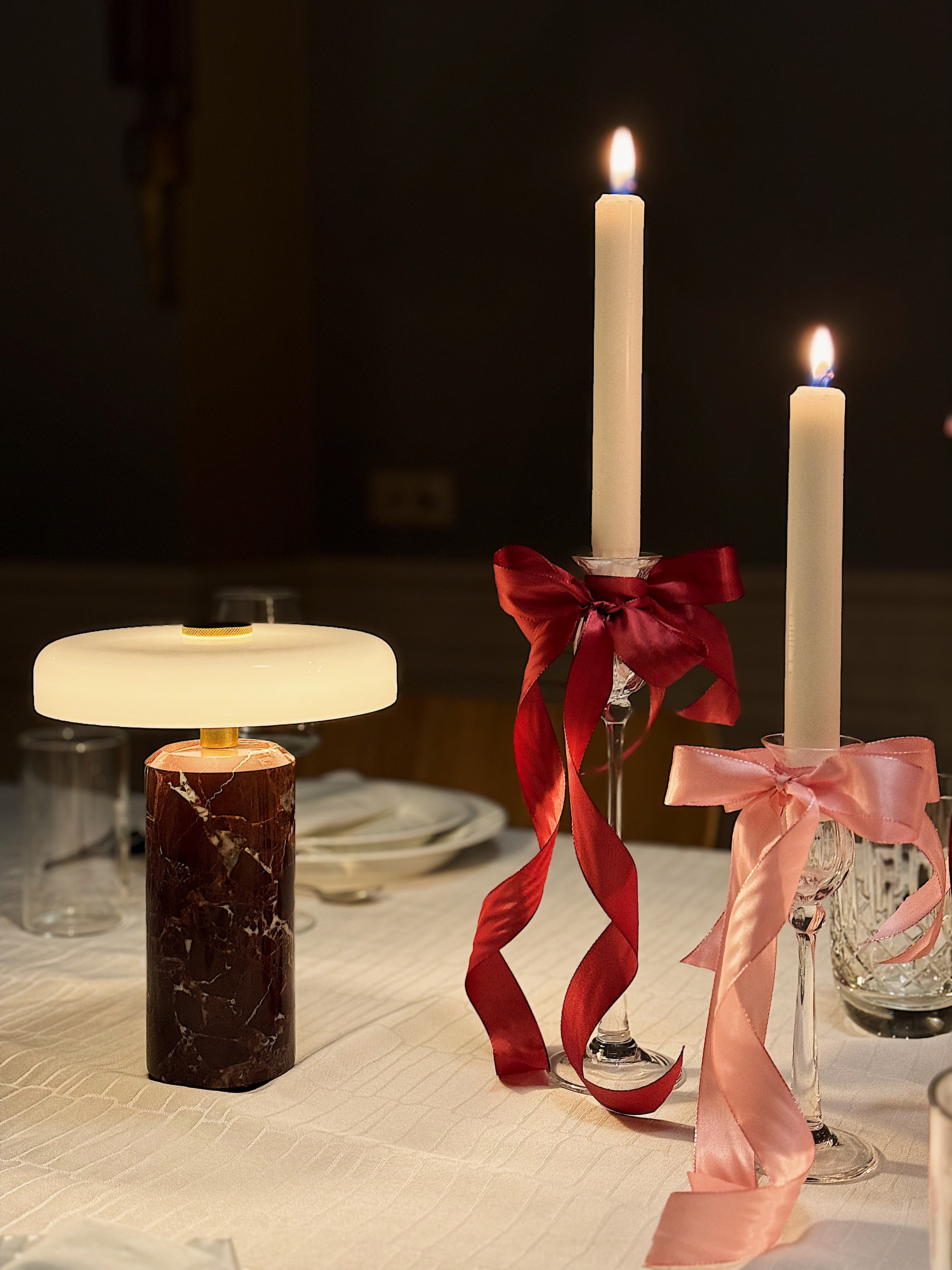 Tragbare Lampe TRIP burgunder marmor mit milchweißem Glas