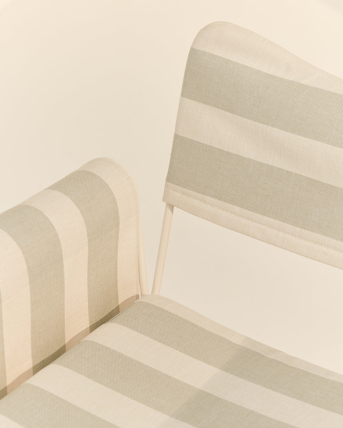 TROPIQUE garden chair in gray and white with a black steel base