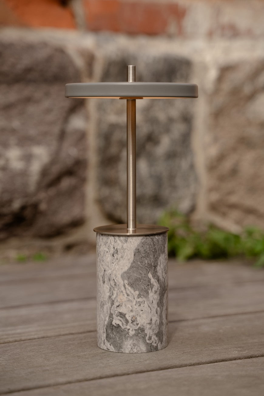 Tischlampe ASTERIA MOVE MINI grauer Marmor mit silbernem Einsatz