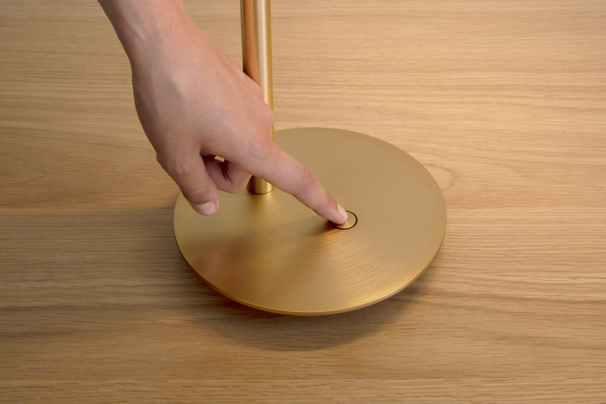 Goldene OMNI Tischlampe