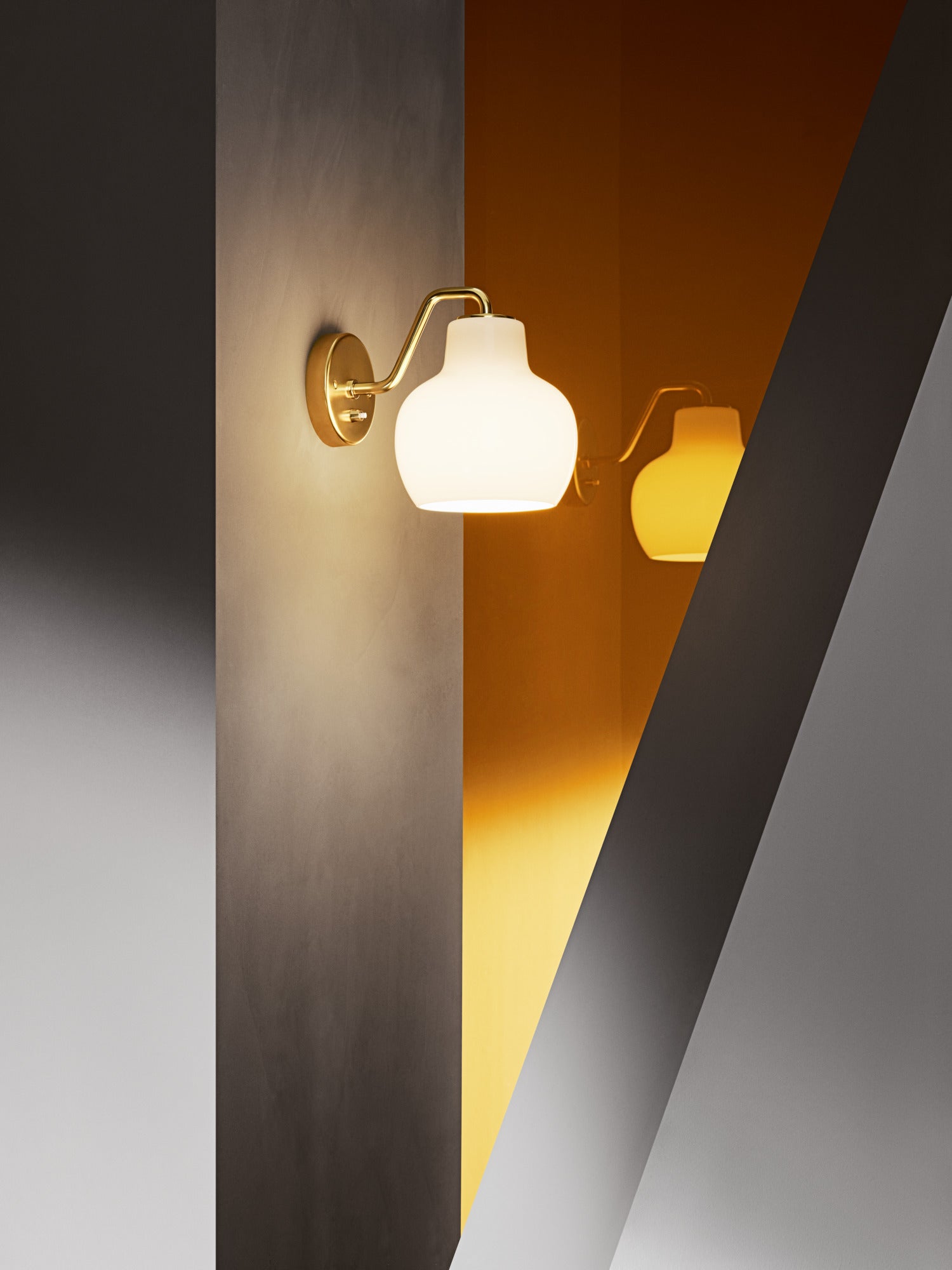 VL RING CROWN 1 Wall Lamp white with brass base