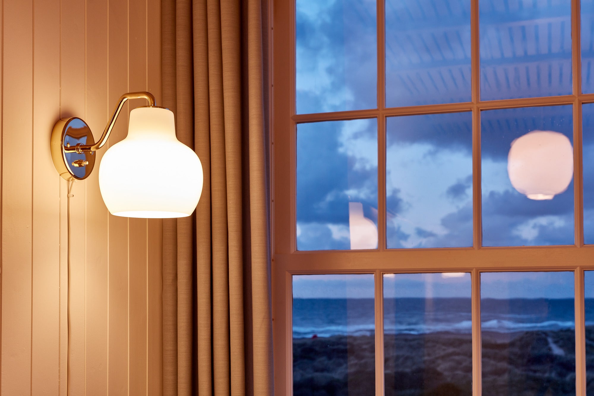 VL RING CROWN 1 Wall Lamp white with brass base