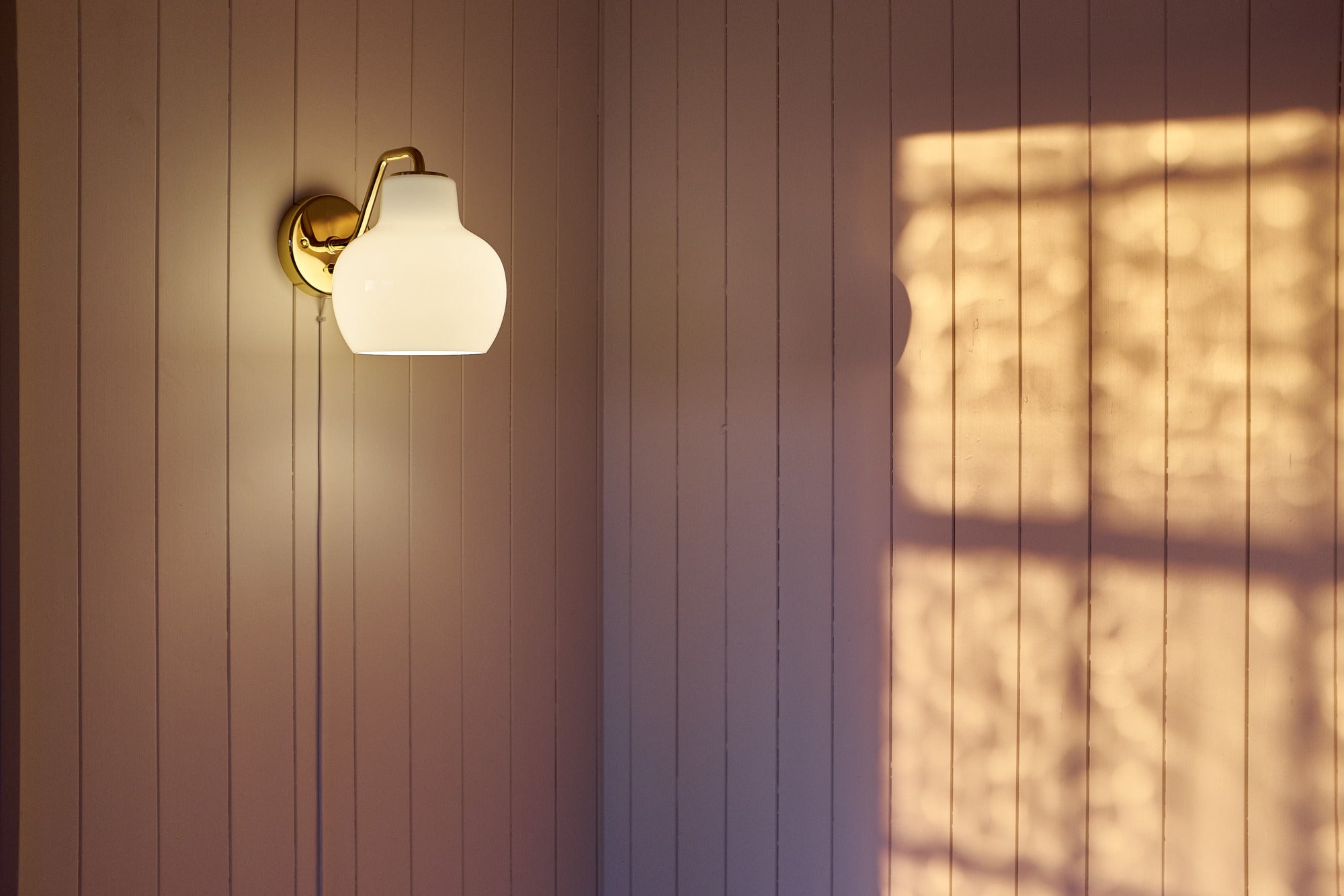 VL RING CROWN 1 Wall Lamp white with brass base
