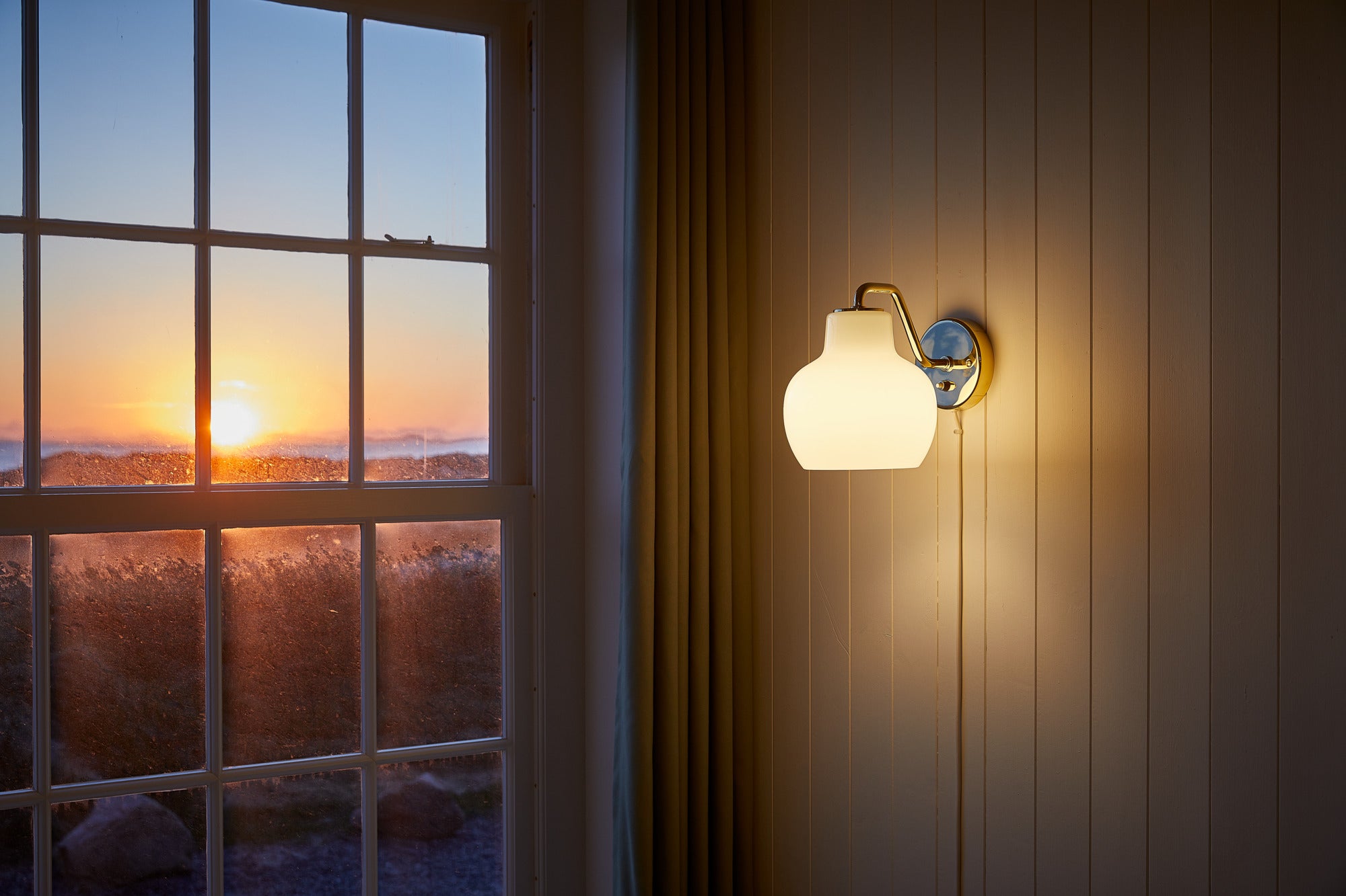 VL RING CROWN 1 Wall Lamp white with brass base