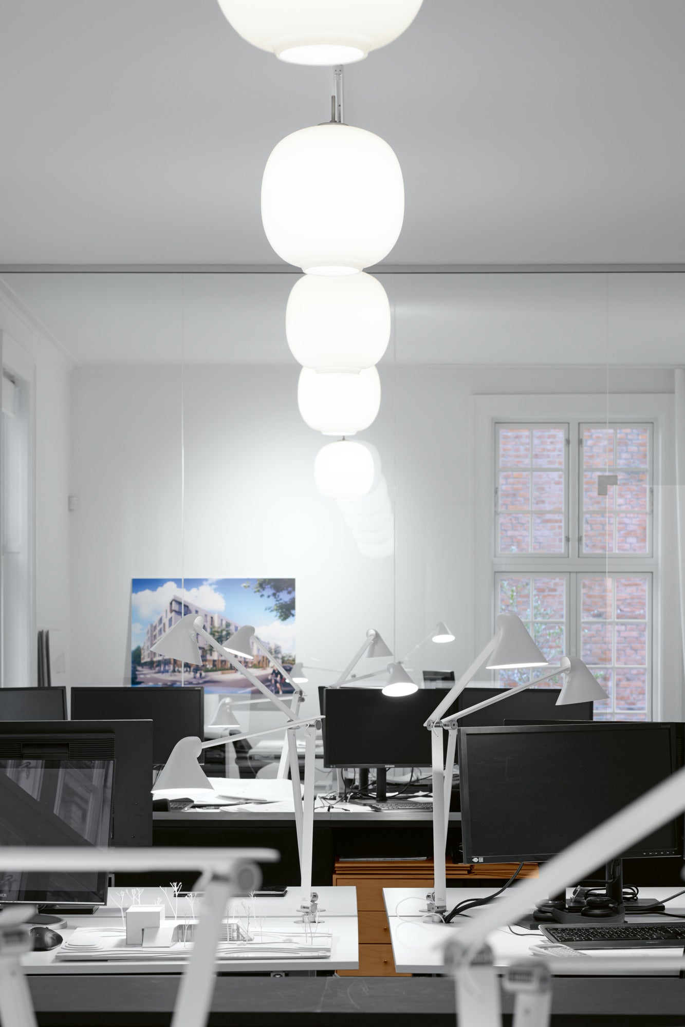 NJP desk lamp white