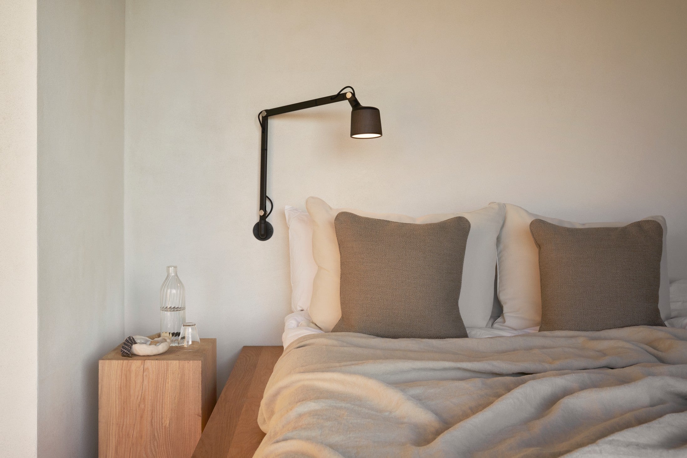 Wall lamp with arm 522 black metal